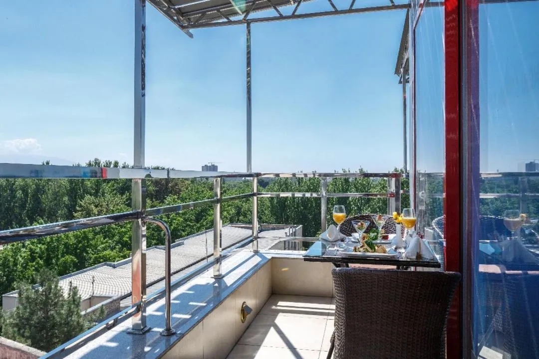 Restaurant/places to eat in Smart Hotel Bishkek