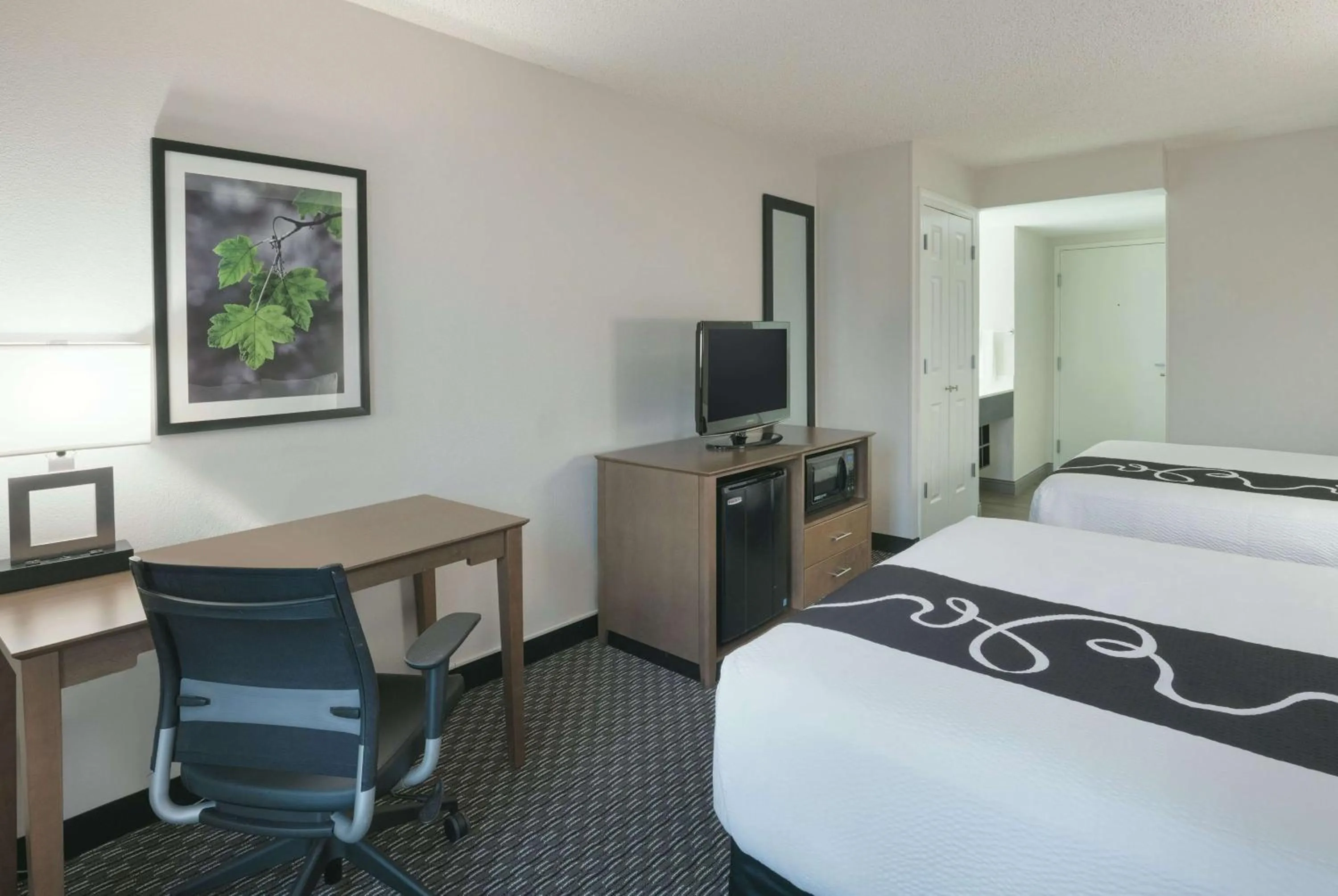 Photo of the whole room, Bed in La Quinta by Wyndham Rancho Cordova Sacramento