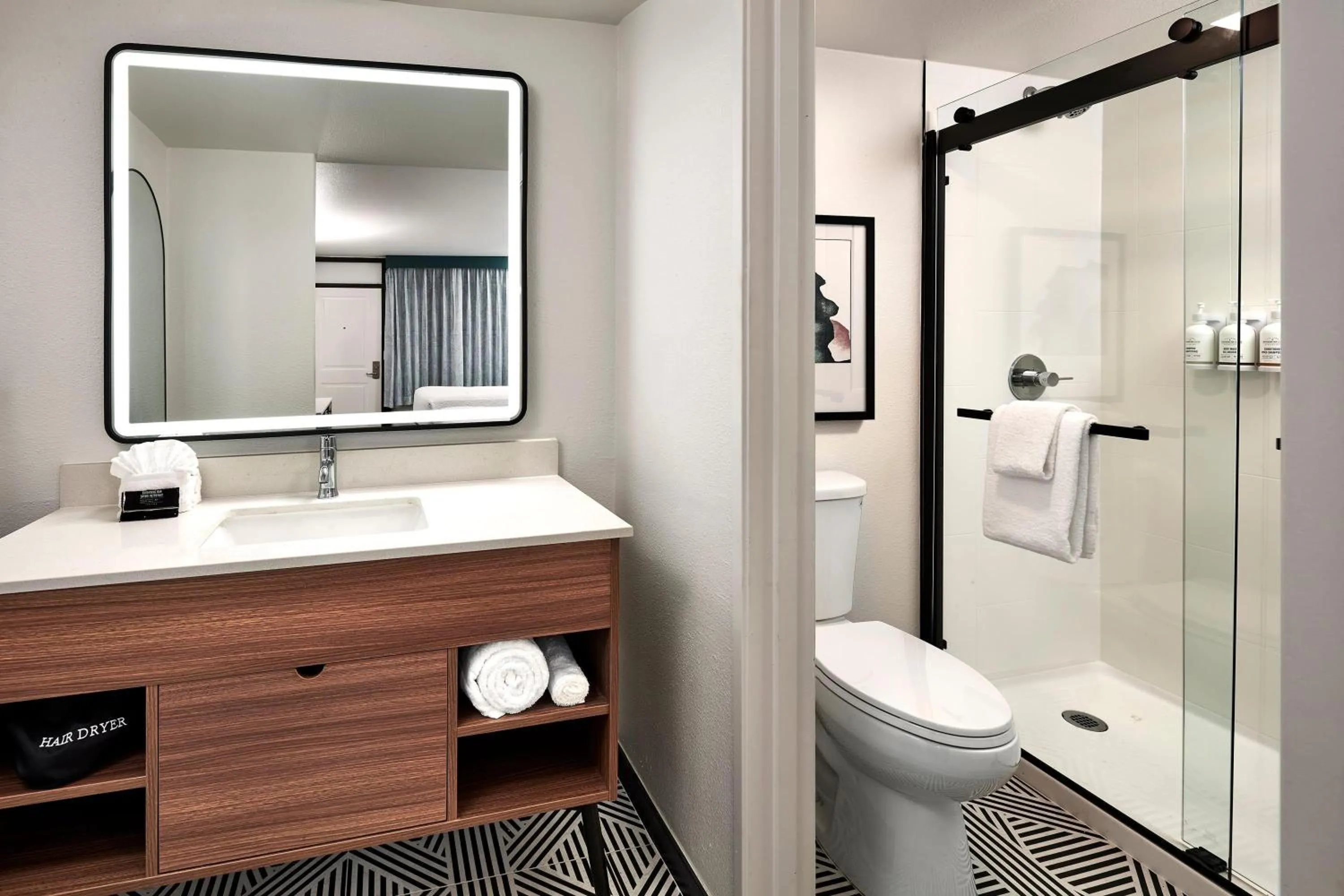 Bathroom in La Quinta by Wyndham Thousand Oaks-Newbury Park