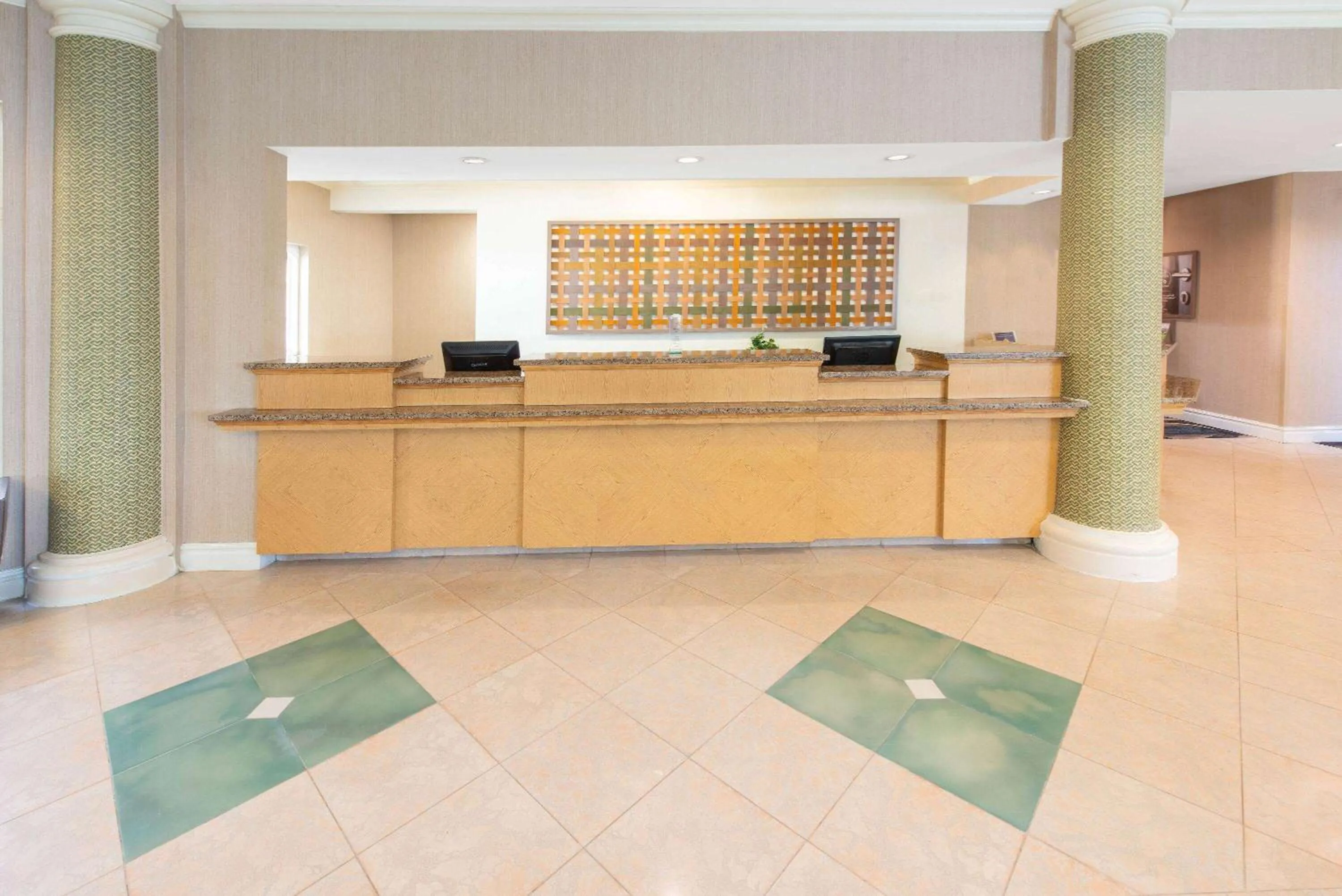 Lobby or reception in La Quinta by Wyndham Tampa Brandon Regency Park