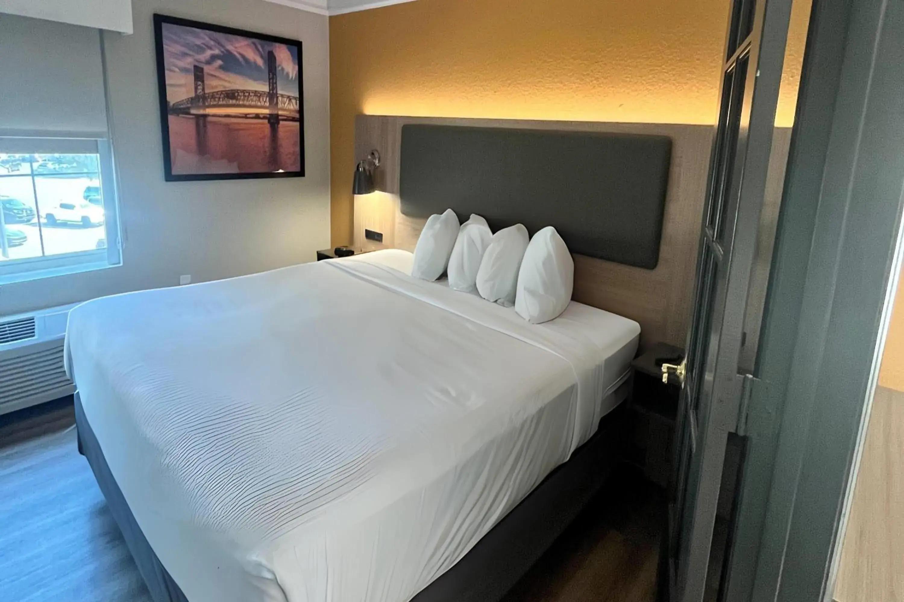 King Suite in La Quinta by Wyndham Jacksonville Butler Blvd King Suite in La Quinta by Wyndham Jacksonville Butler Blvd