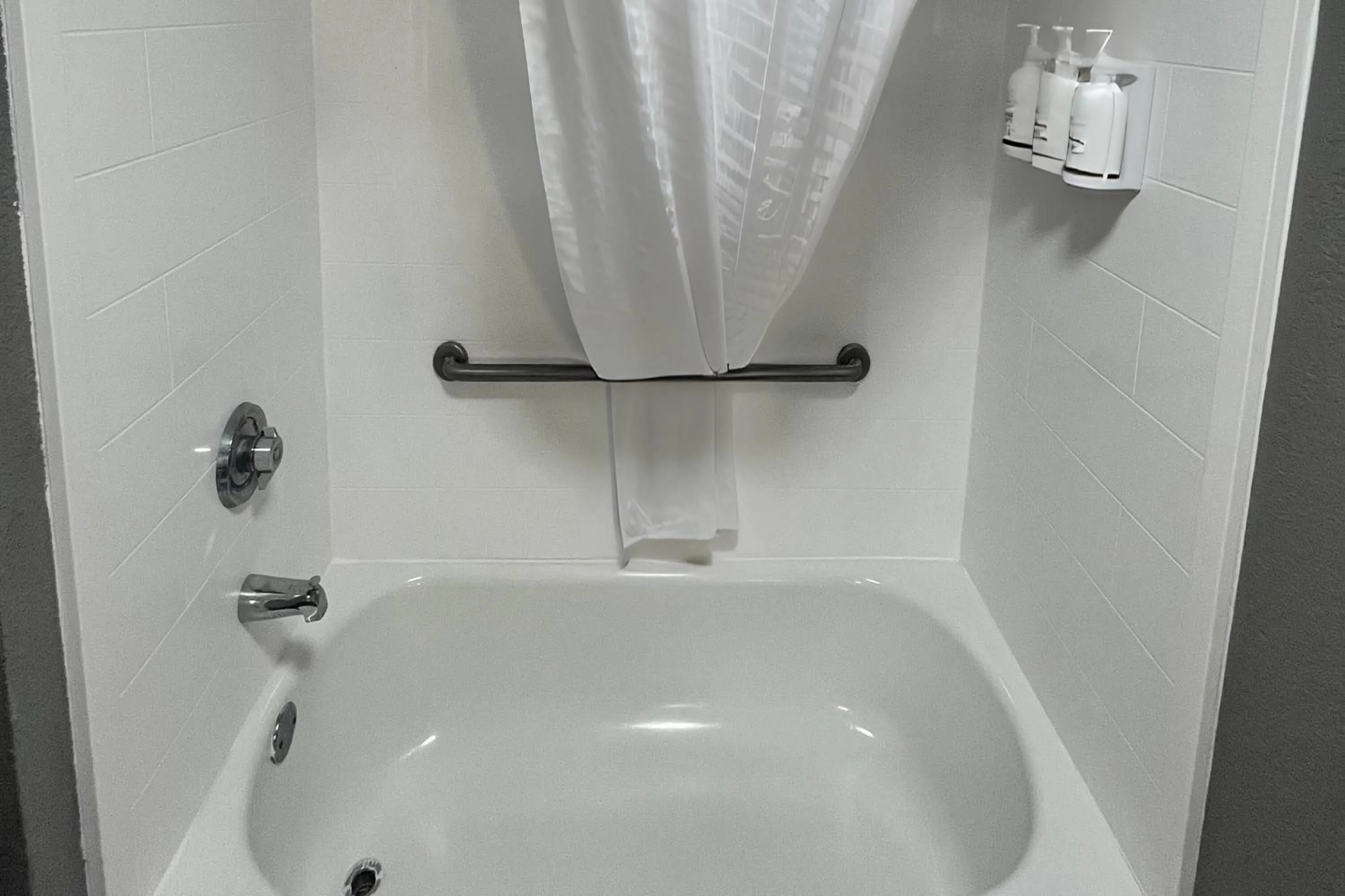 Bathroom in La Quinta by Wyndham Jacksonville Butler Blvd