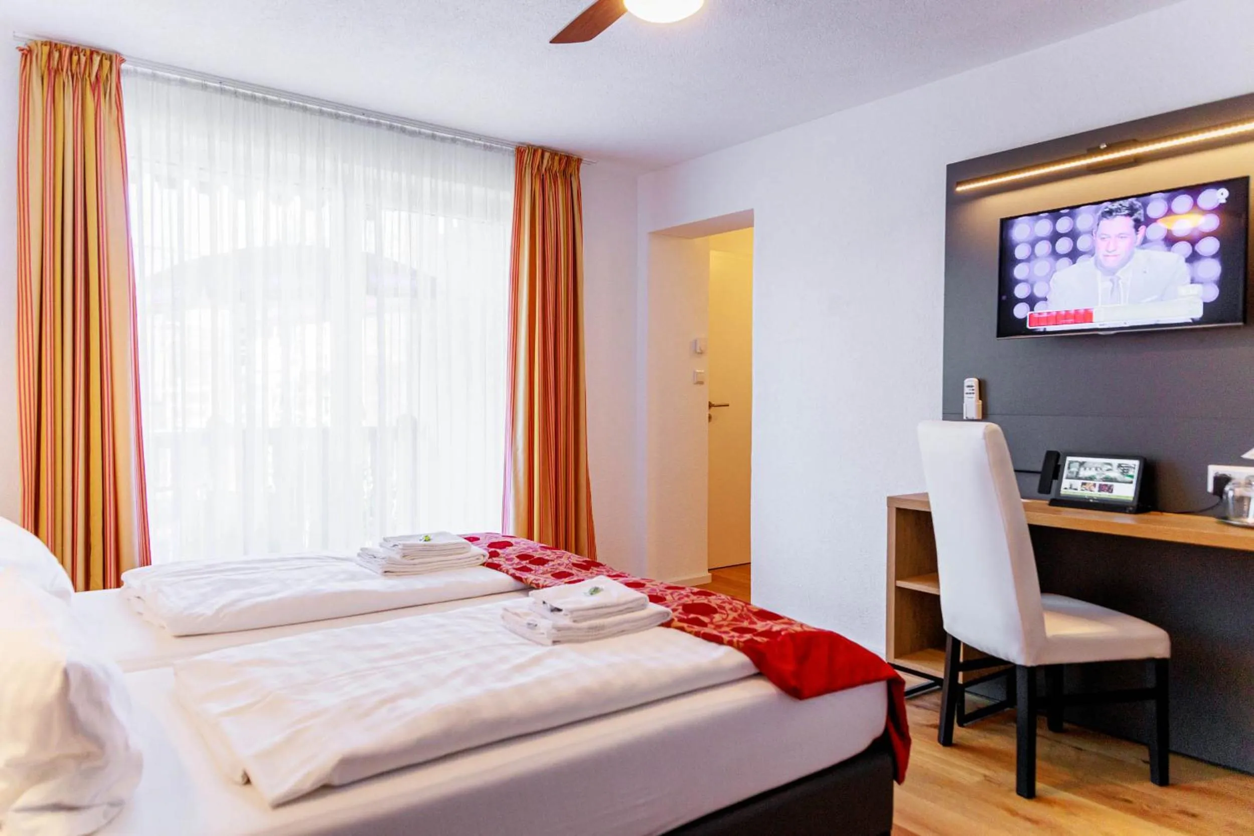 Photo of the whole room, Bed in Bodensee-Hotel Kreuz