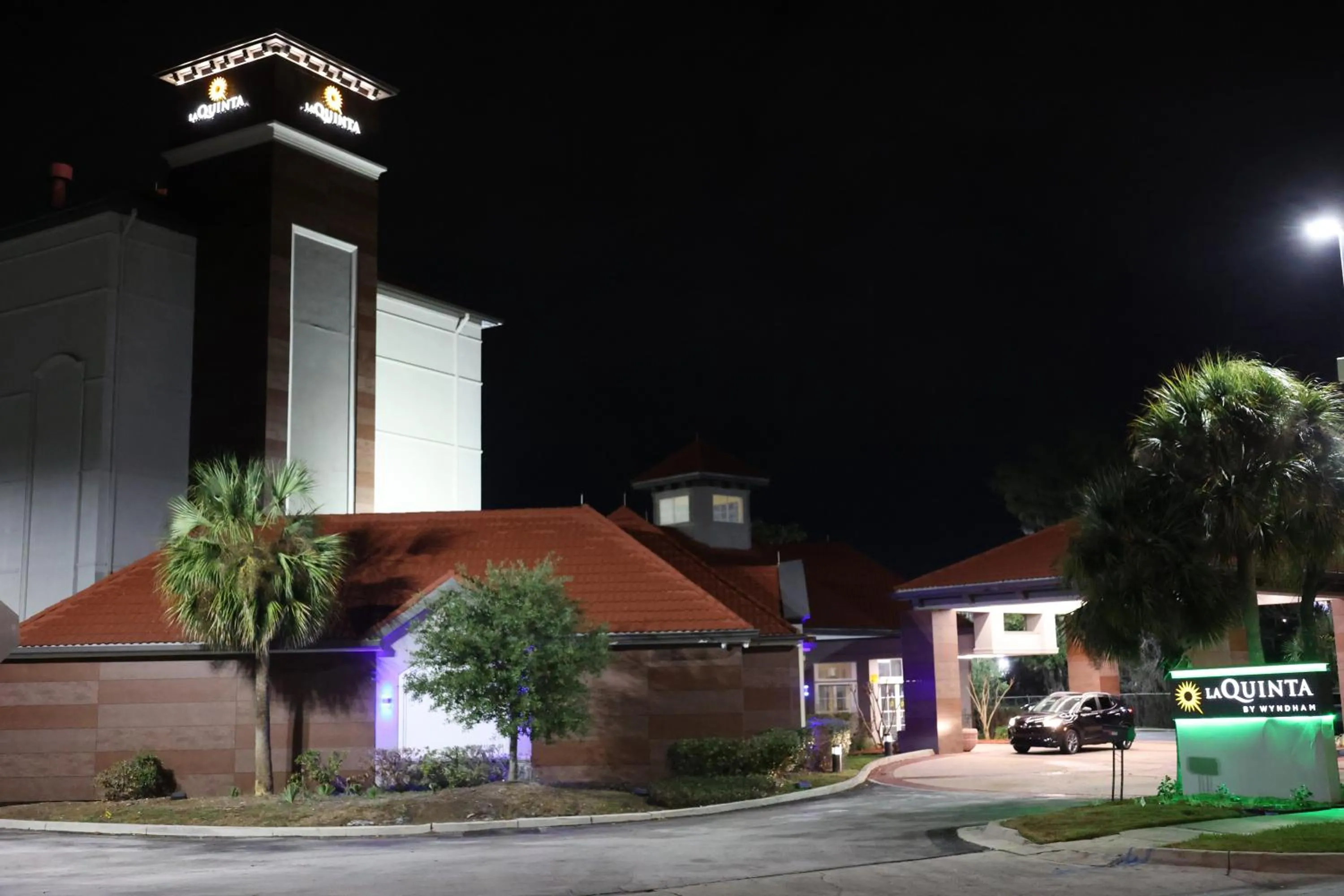 Property building in La Quinta Inn and Suites by Wyndham, Ocala