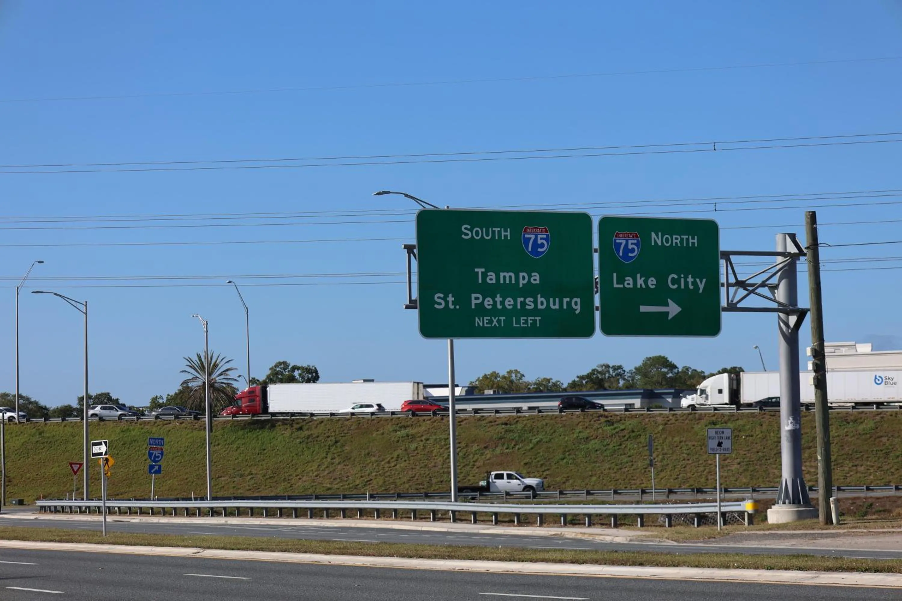 Property building in La Quinta Inn and Suites by Wyndham, Ocala