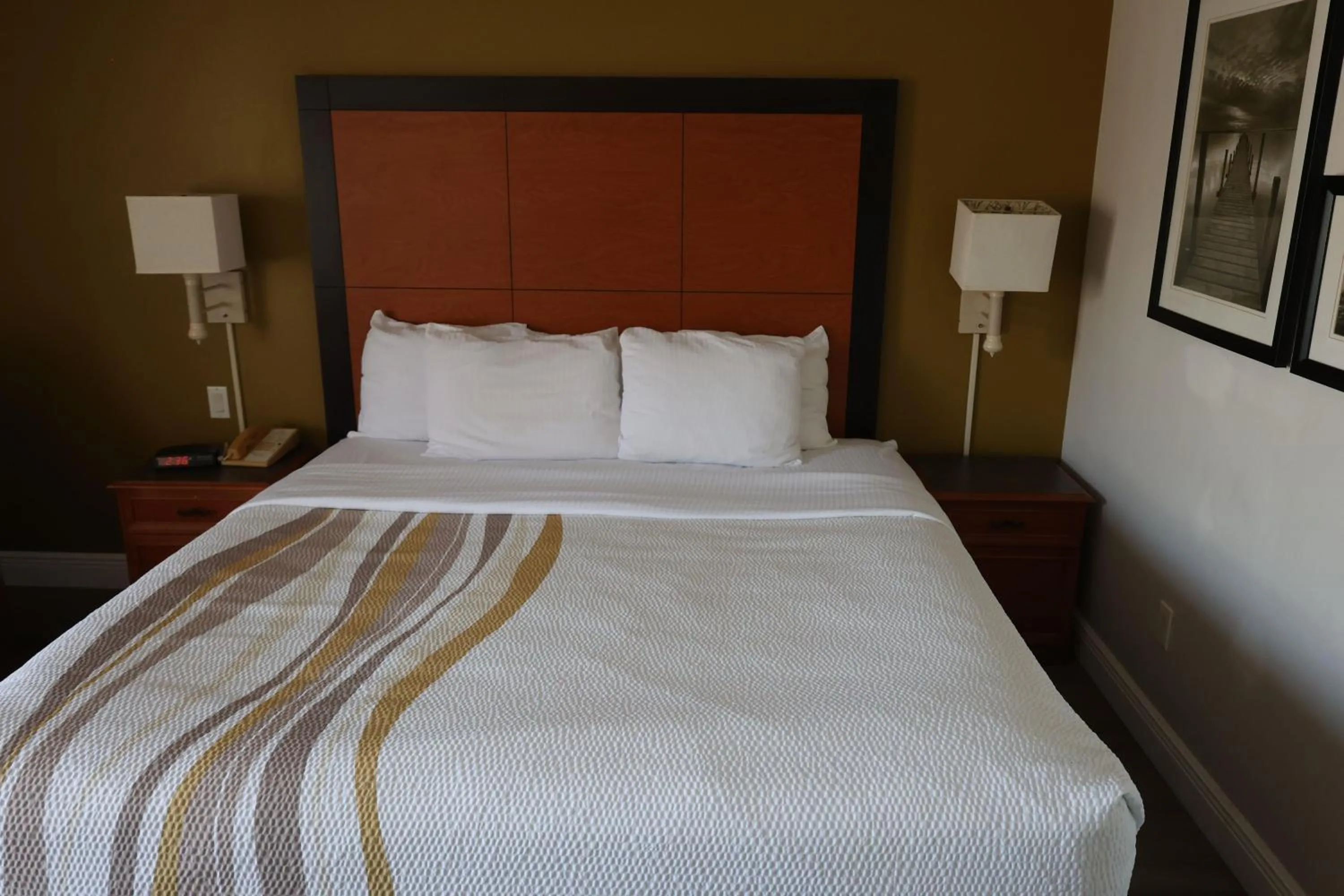 Photo of the whole room, Bed in La Quinta Inn and Suites by Wyndham, Ocala