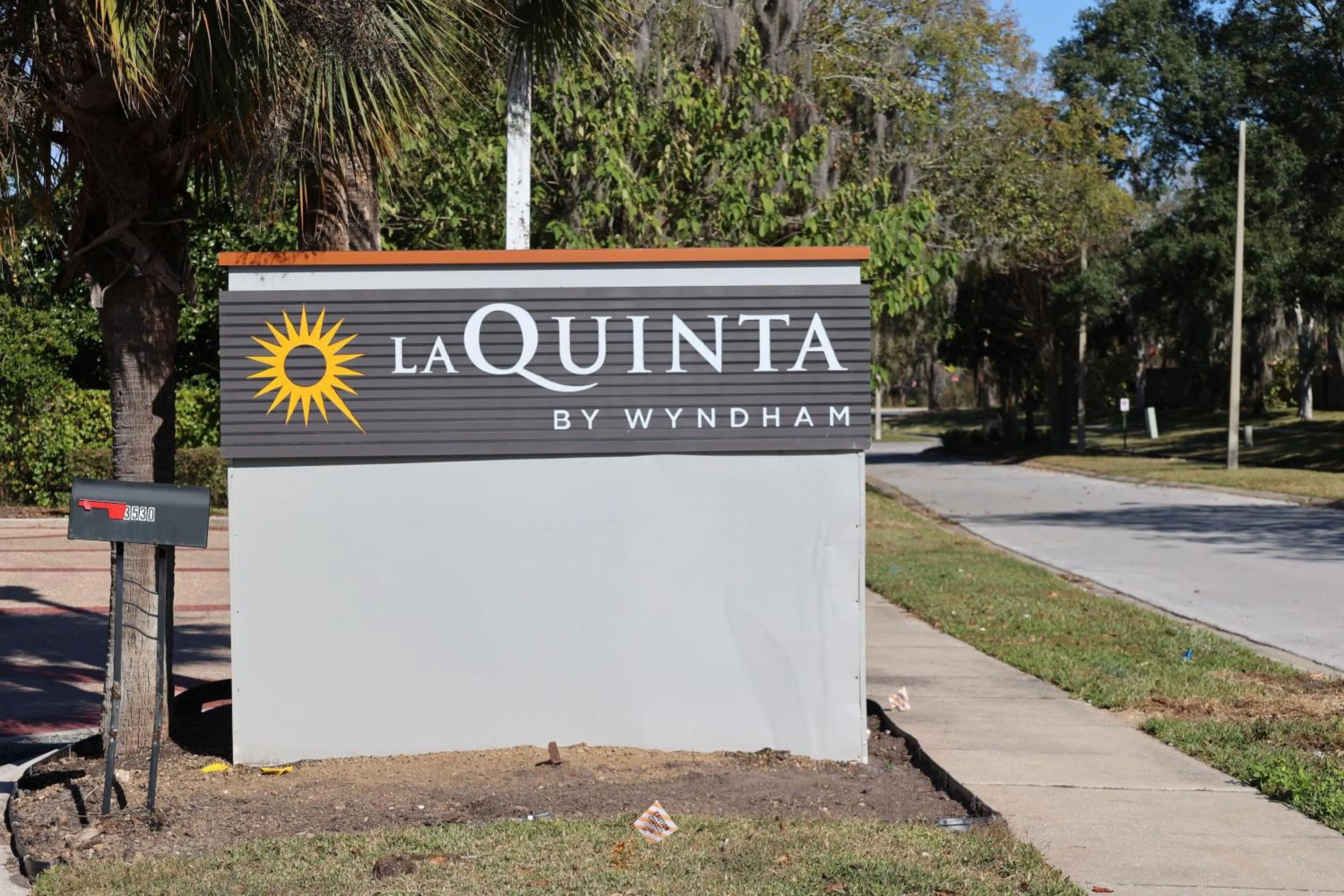 Property building in La Quinta Inn and Suites by Wyndham, Ocala