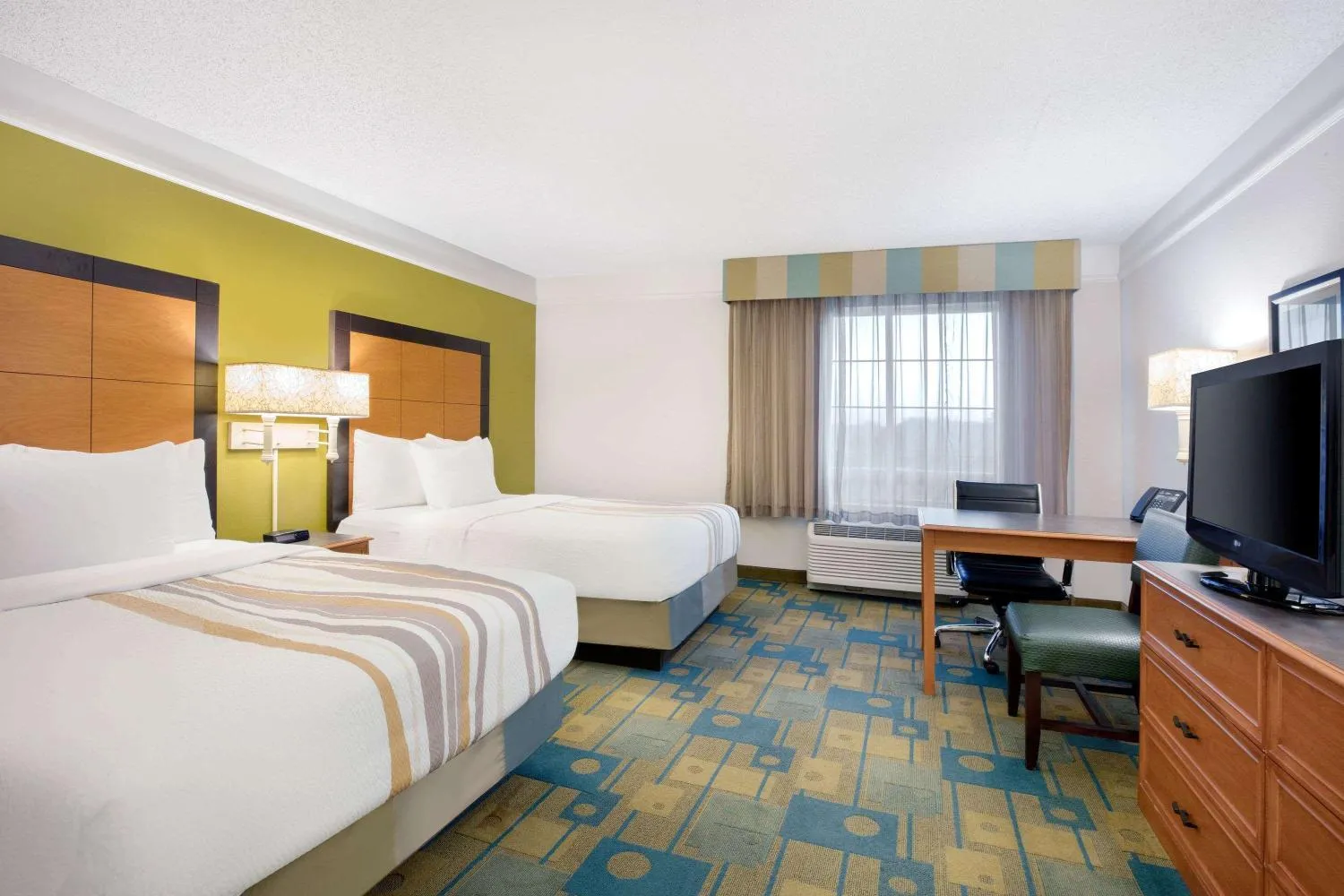 Bed in La Quinta Inn and Suites by Wyndham, Ocala