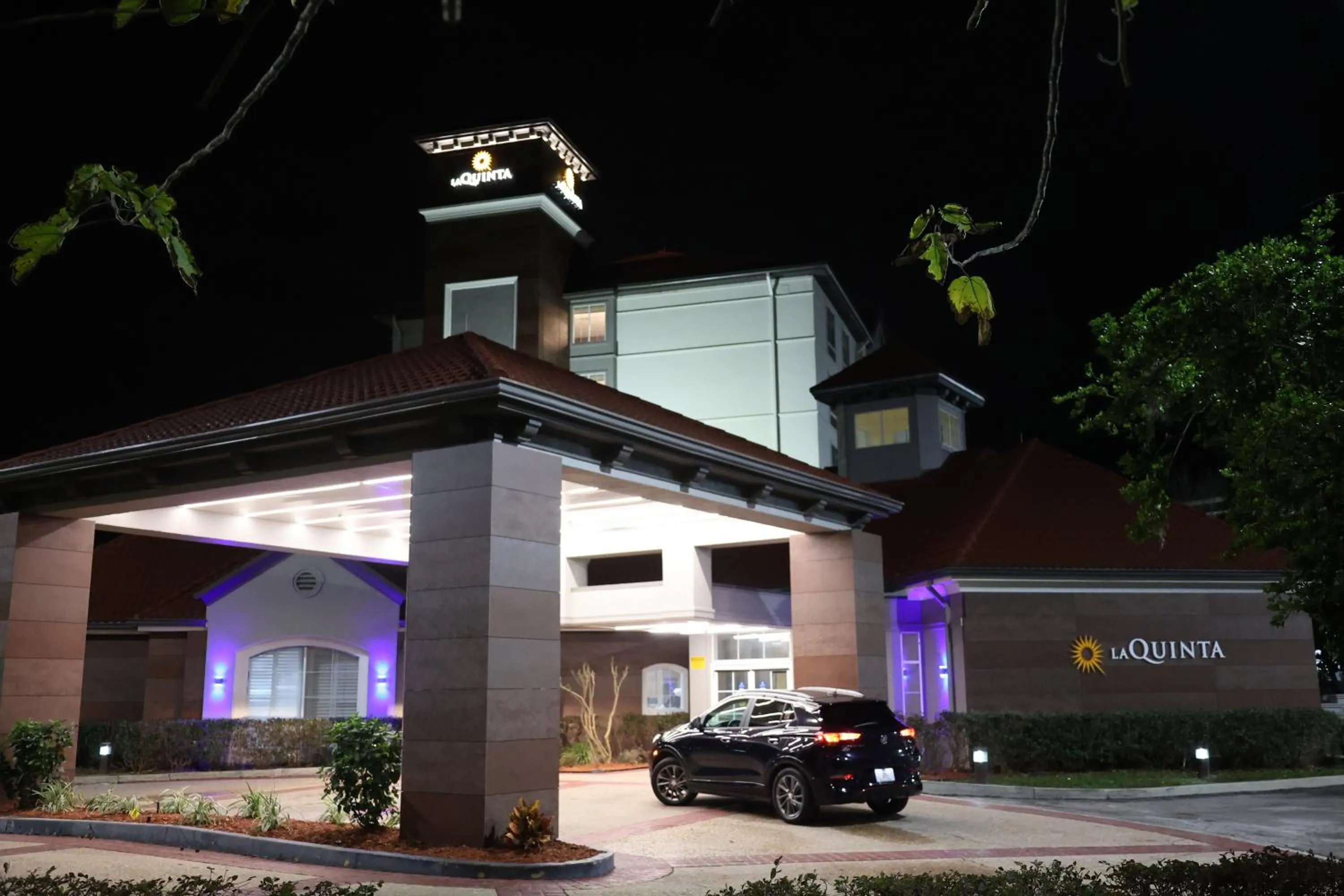 Property building in La Quinta Inn and Suites by Wyndham, Ocala