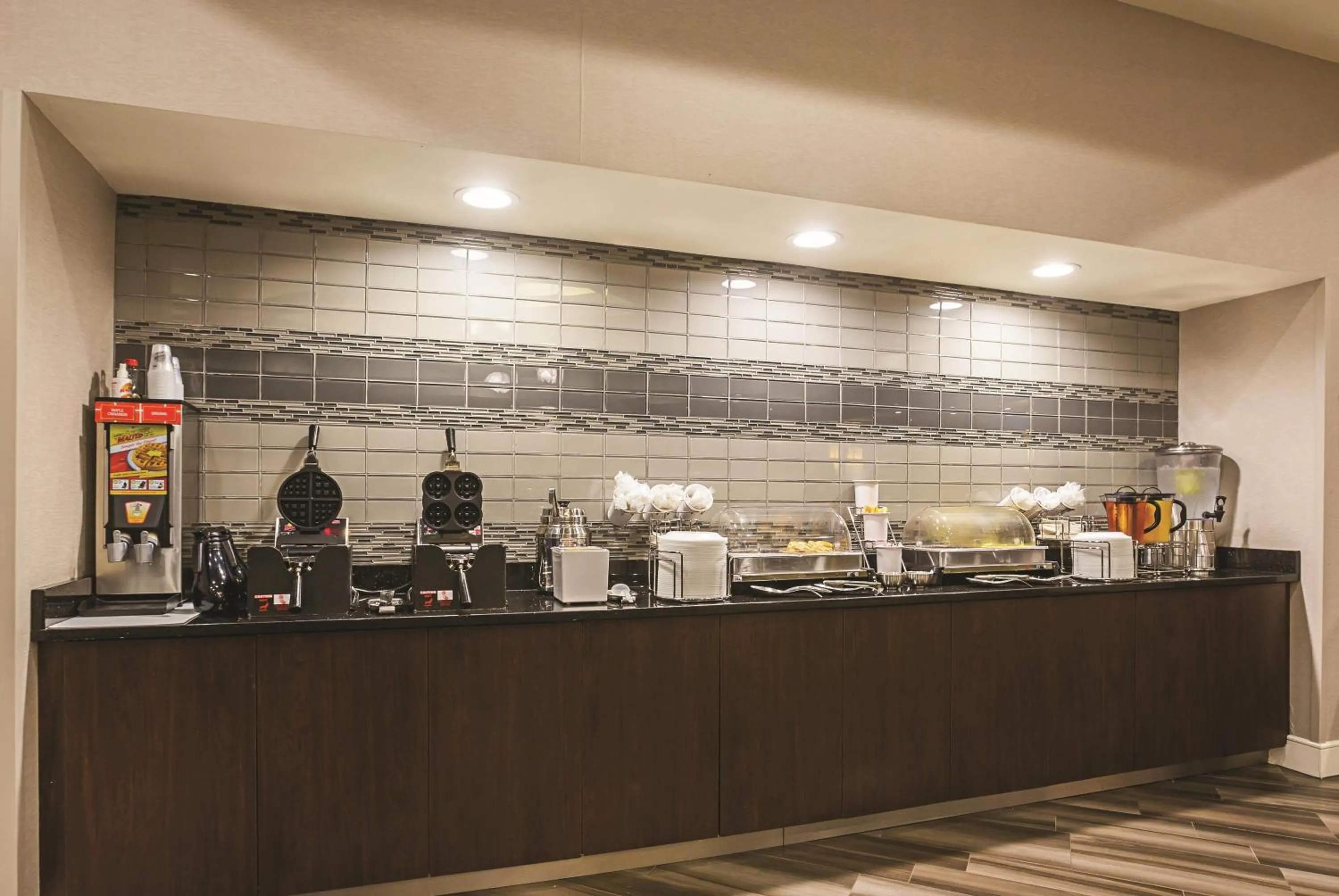 Breakfast in La Quinta by Wyndham Atlanta Alpharetta