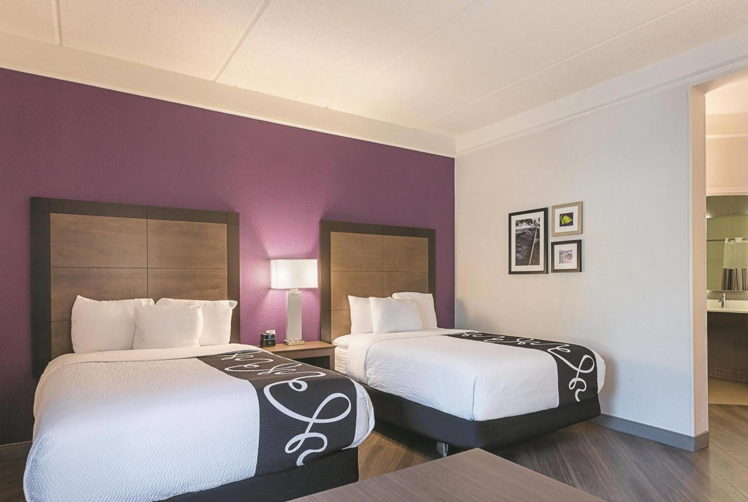 Photo of the whole room, Bed in La Quinta by Wyndham Atlanta Alpharetta