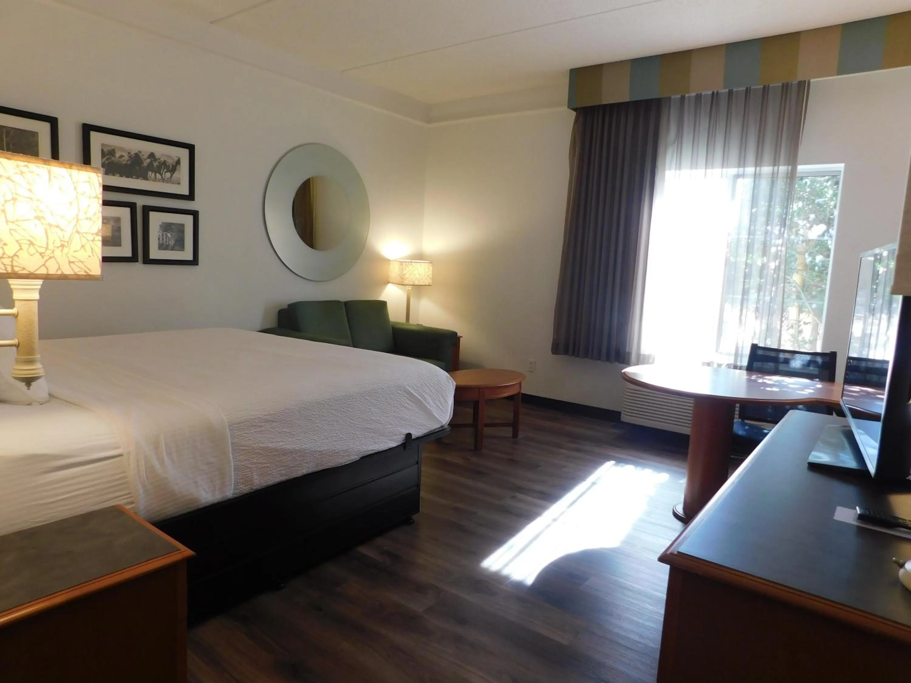 Bedroom, Bed in La Quinta by Wyndham Winston-Salem