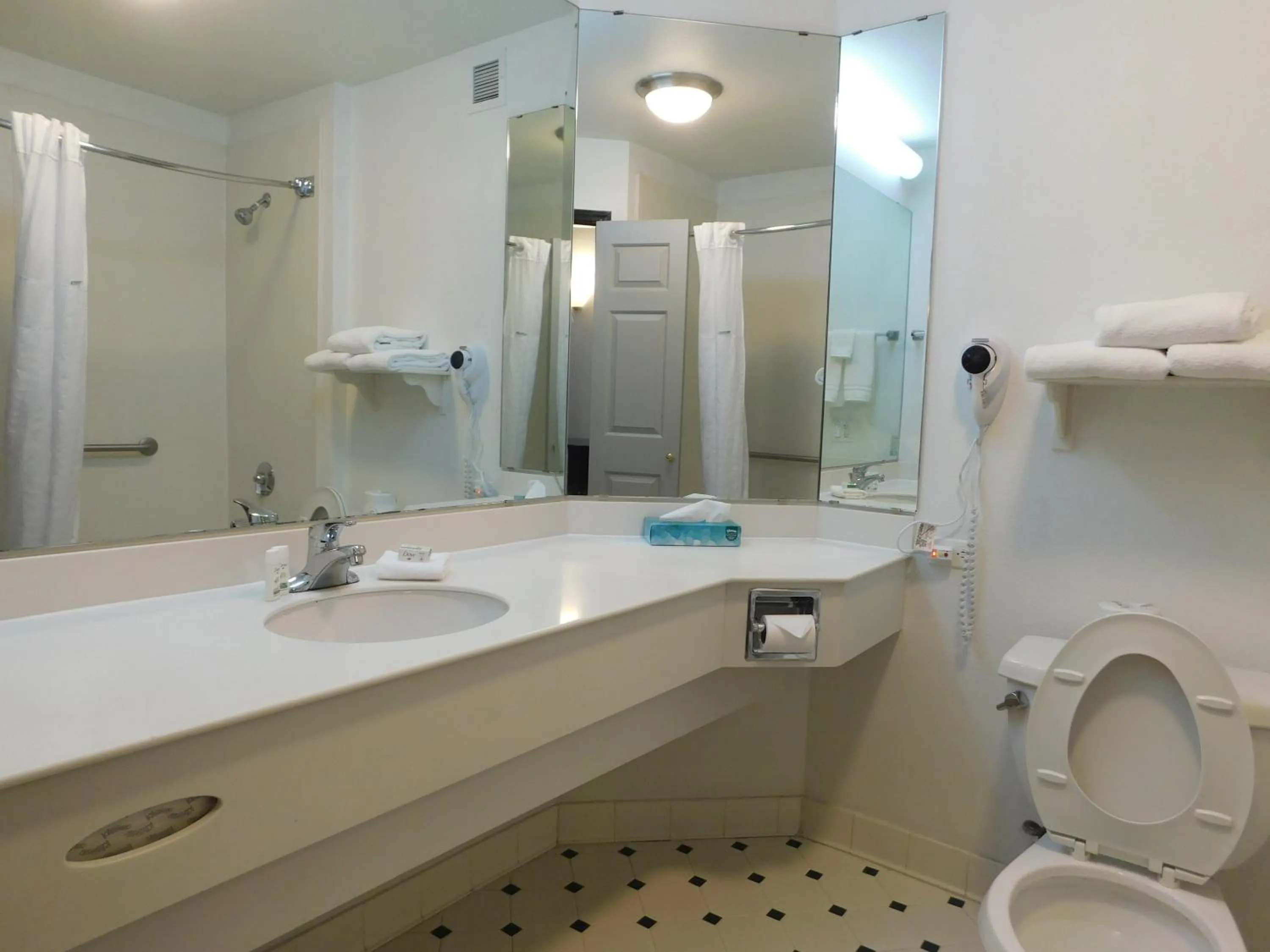 Bathroom in La Quinta by Wyndham Winston-Salem