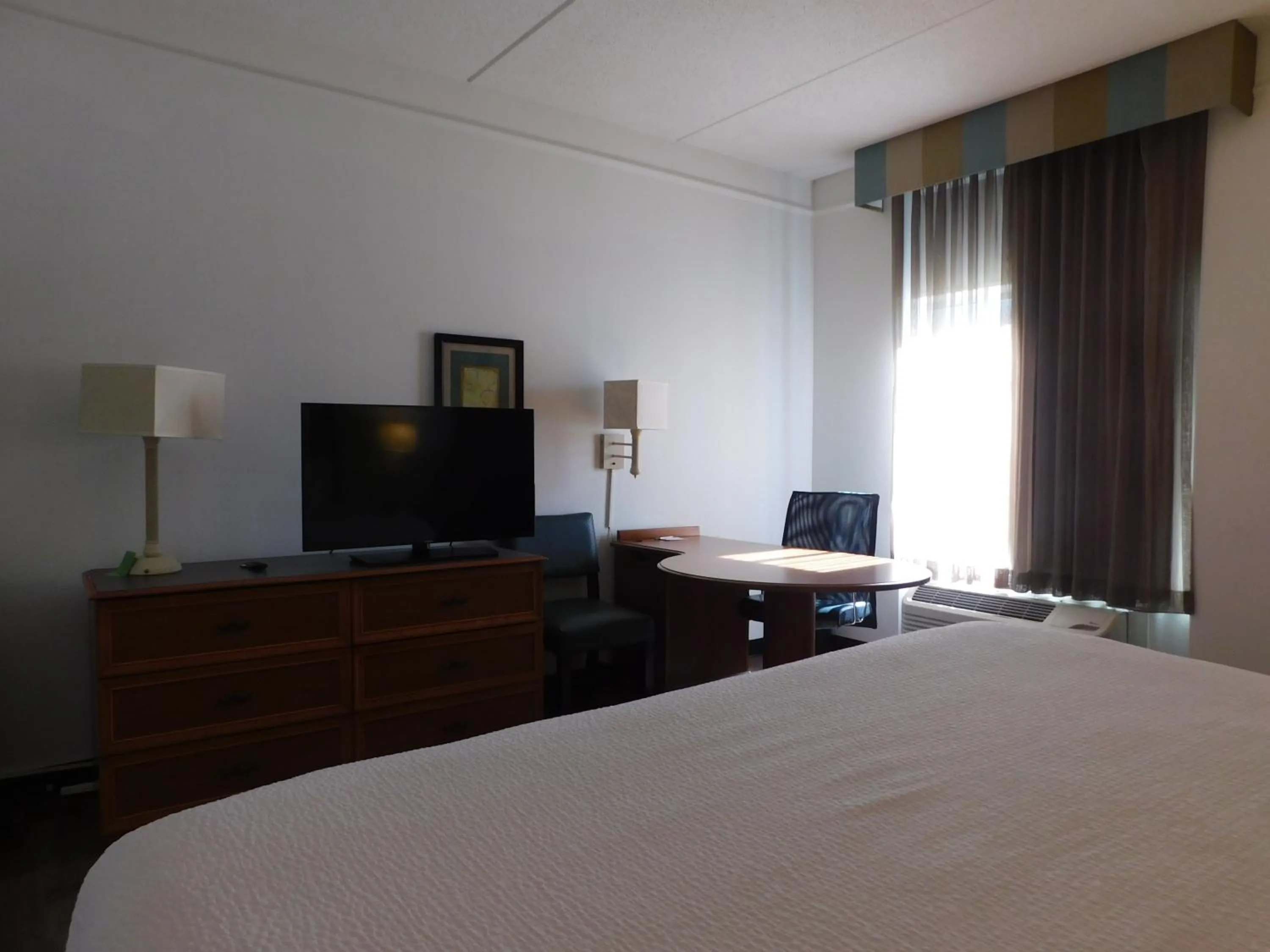 Bedroom, Bed in La Quinta by Wyndham Winston-Salem