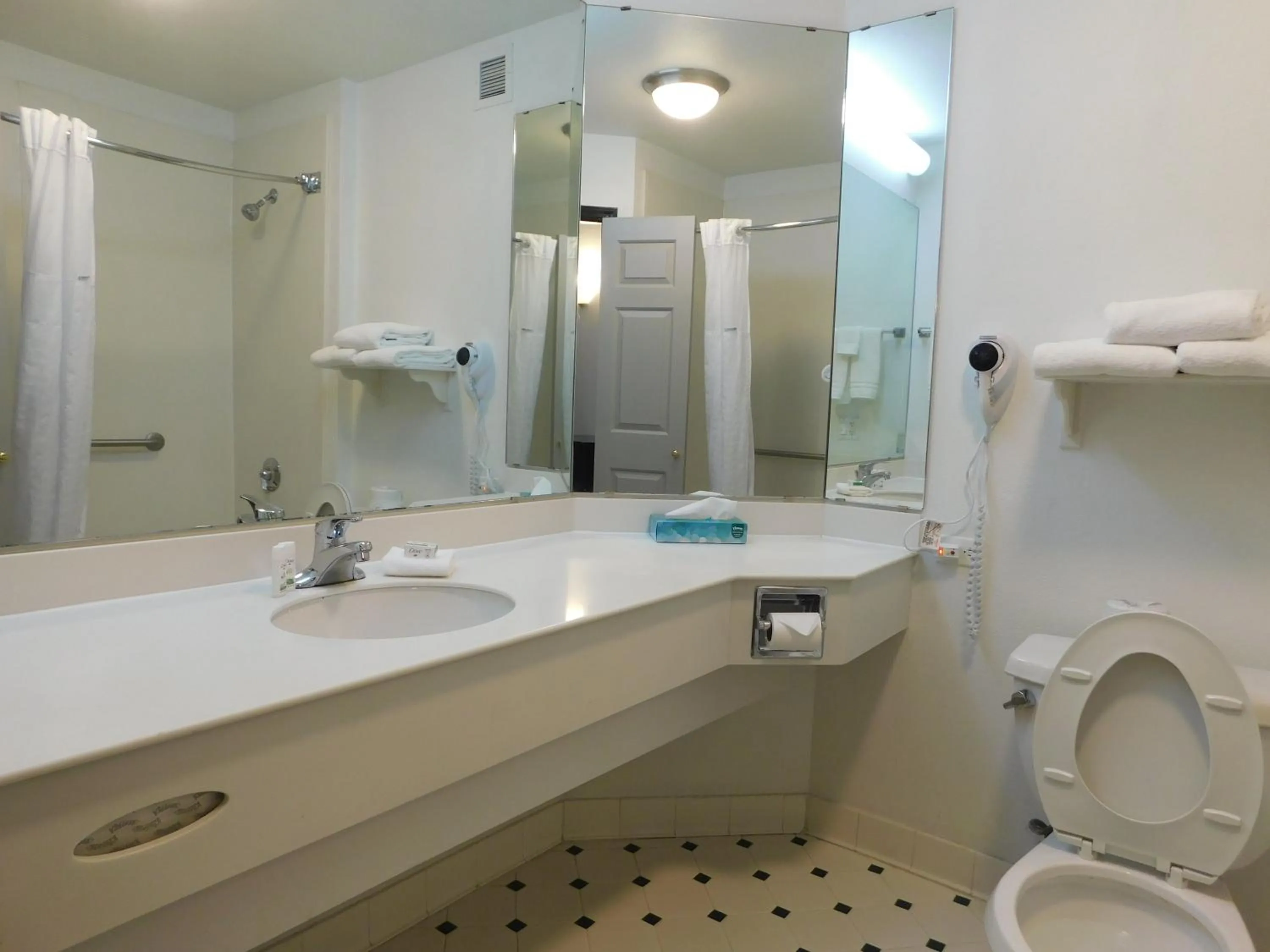 Bathroom in La Quinta by Wyndham Winston-Salem