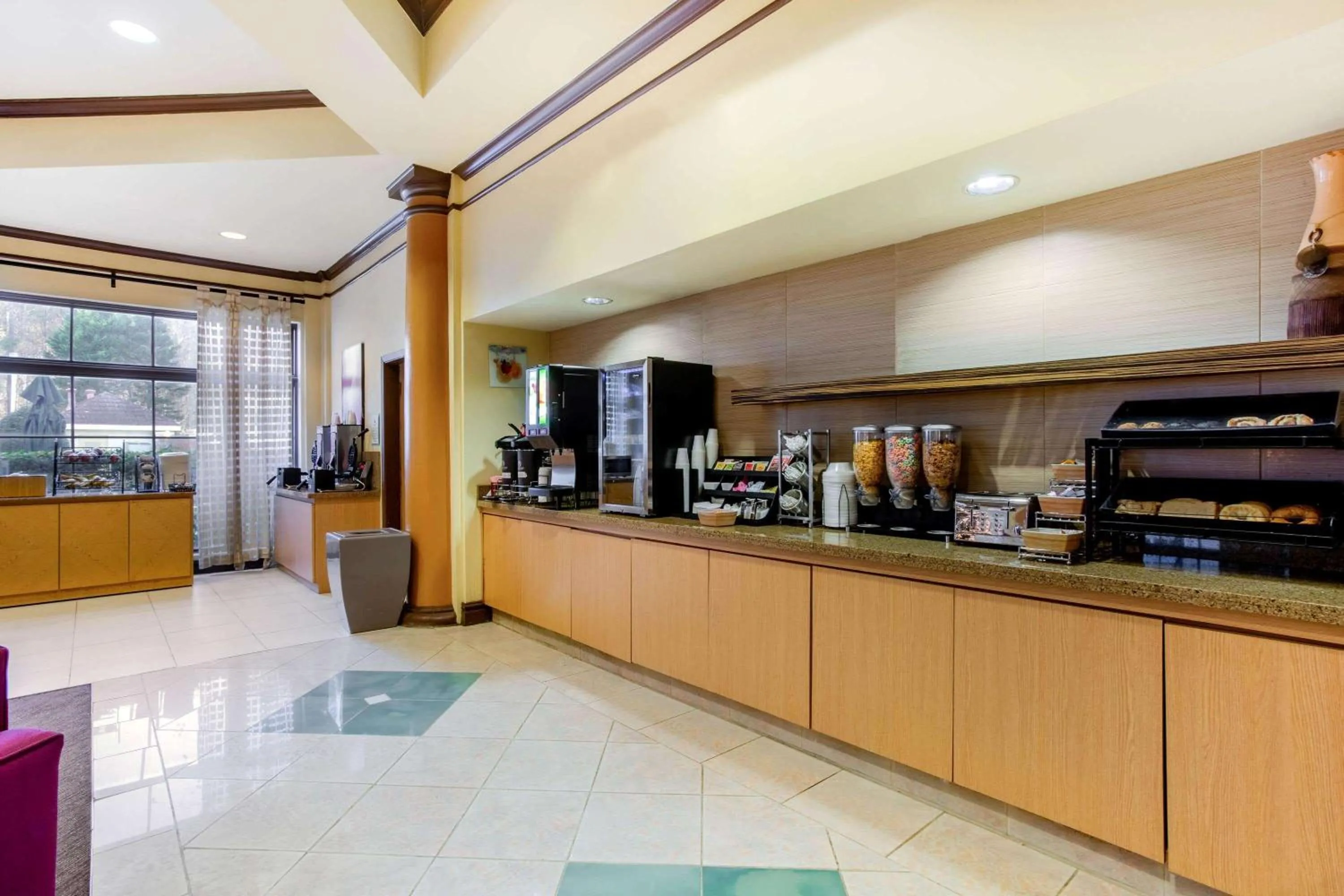 Restaurant/places to eat in La Quinta by Wyndham Raleigh Crabtree