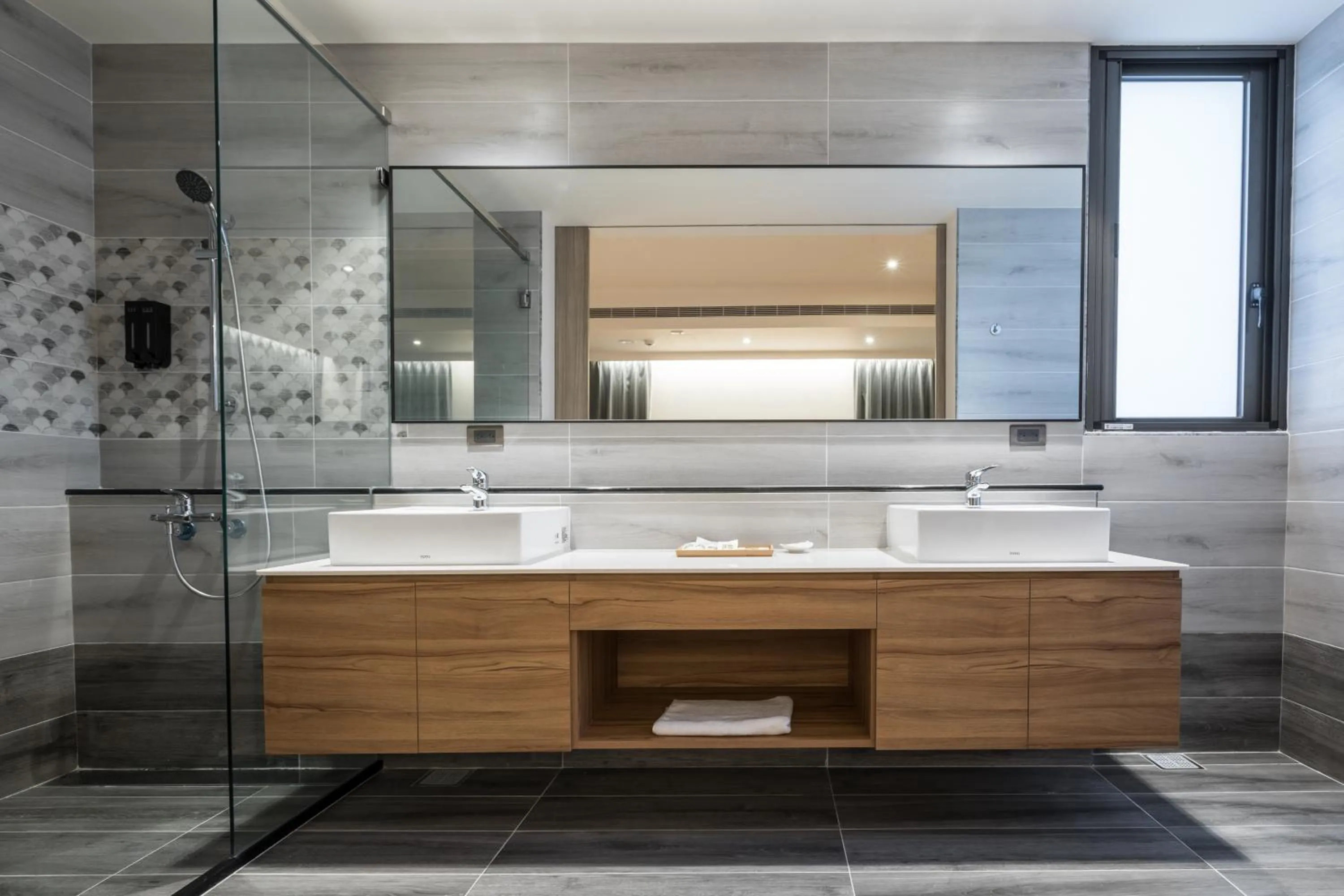 Shower in Grange Inn