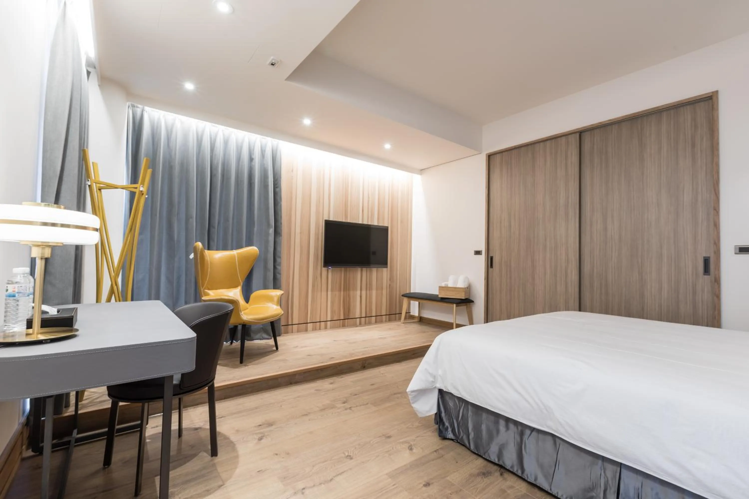 Photo of the whole room, Bed in Grange Inn