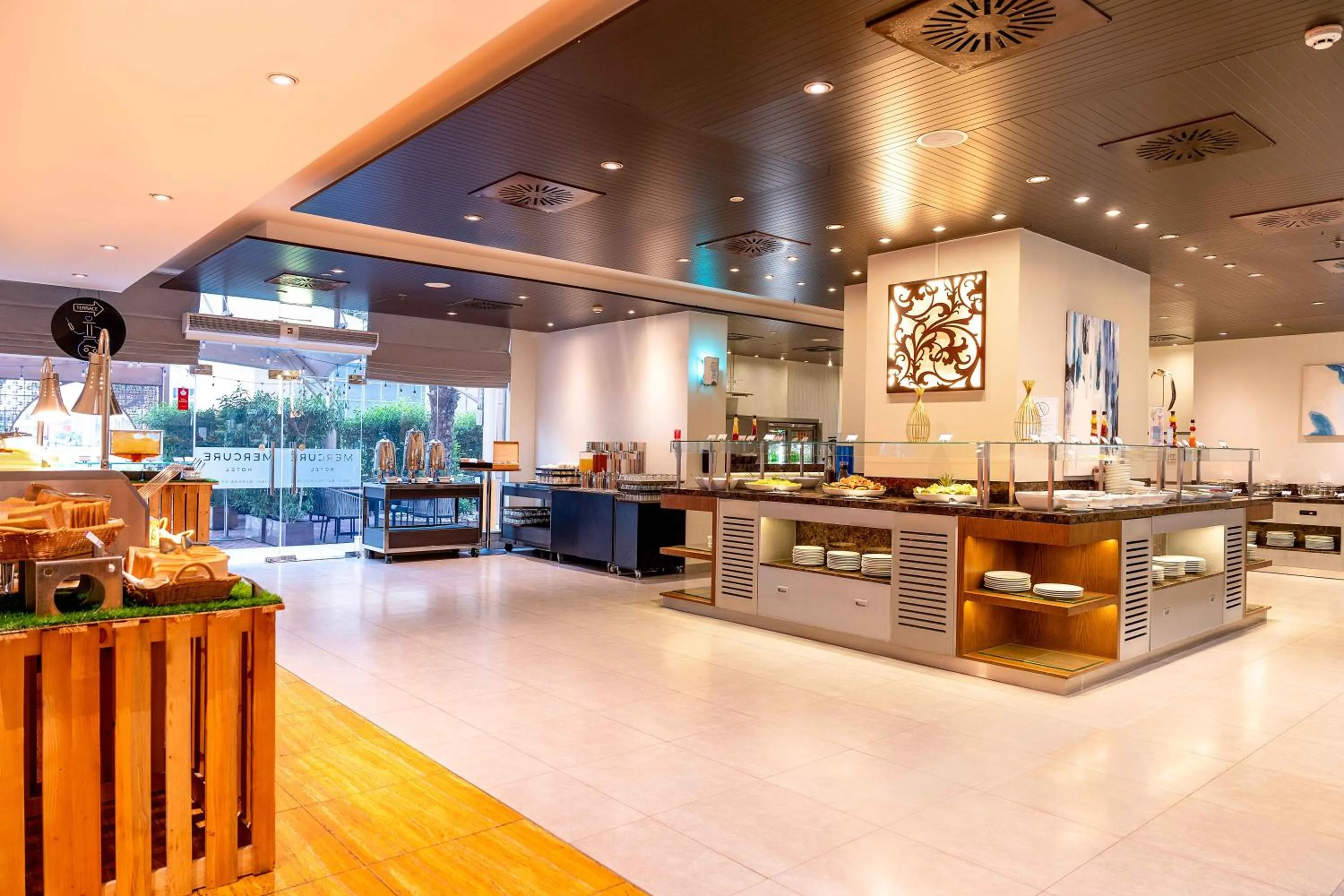 Restaurant/places to eat in Mercure Dubai Barsha Heights Hotel Suites And Apartments