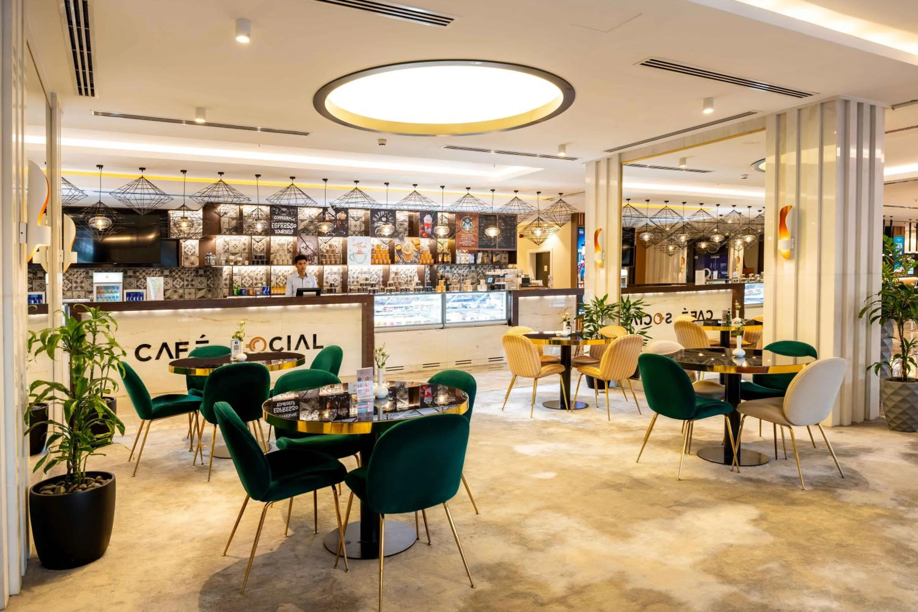 Restaurant/places to eat in Mercure Dubai Barsha Heights Hotel Suites And Apartments