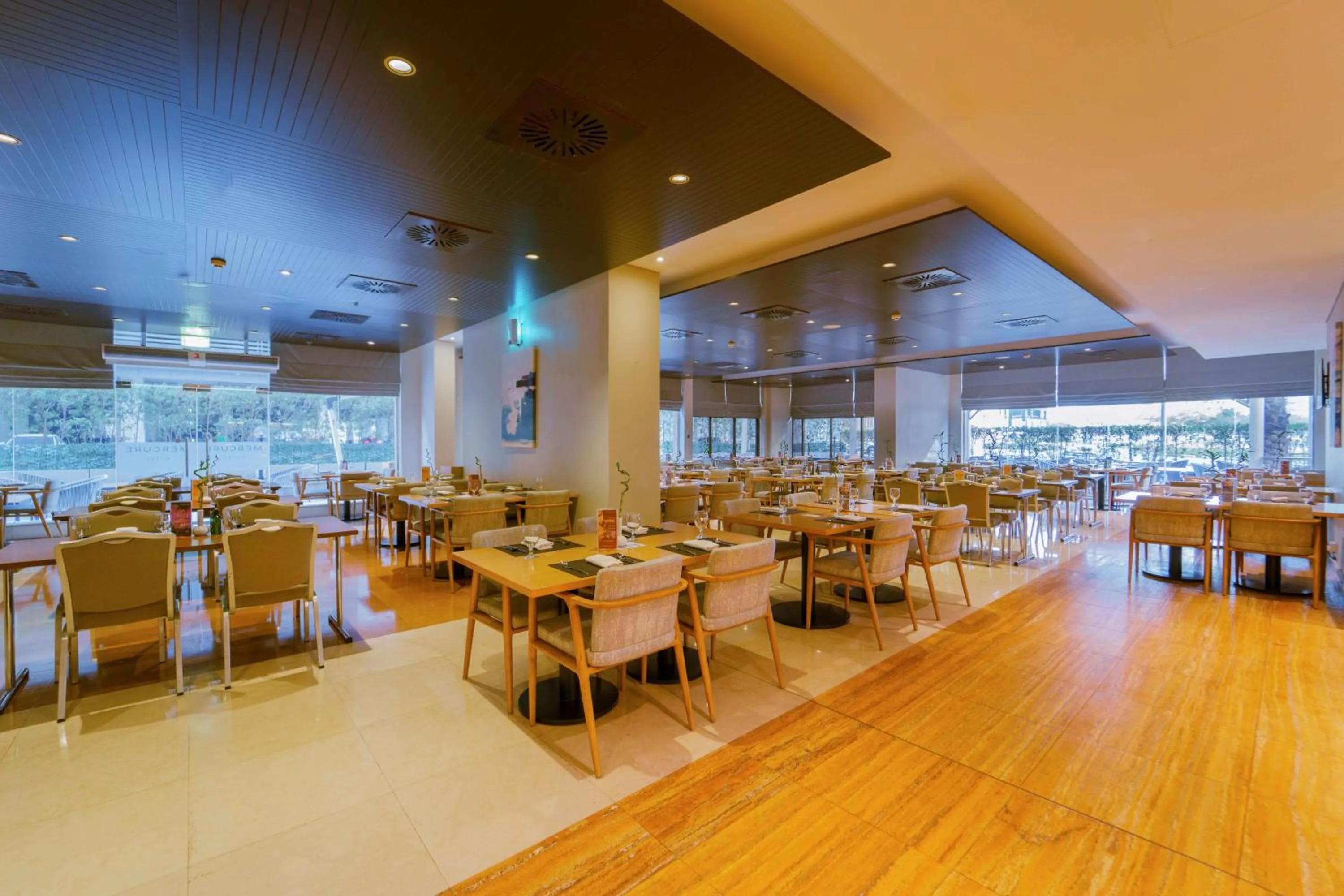Restaurant/places to eat in Mercure Dubai Barsha Heights Hotel Suites And Apartments