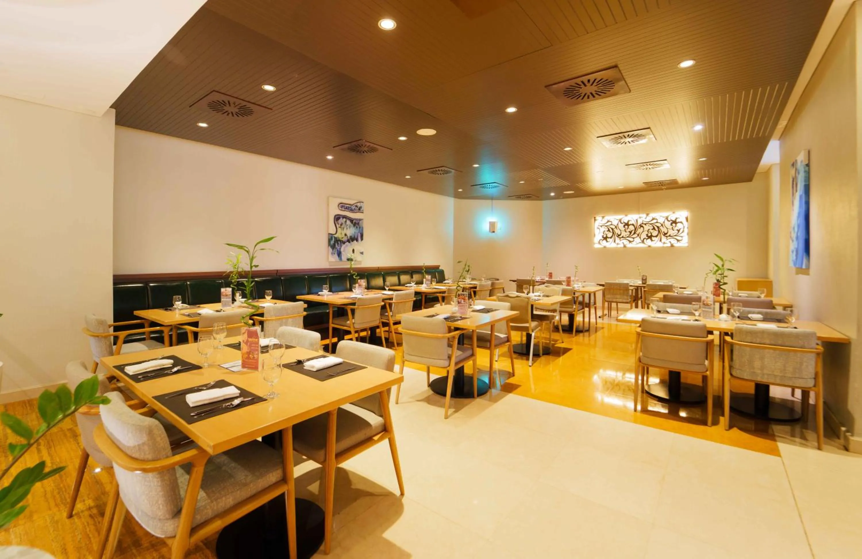 Restaurant/places to eat in Mercure Dubai Barsha Heights Hotel Suites And Apartments