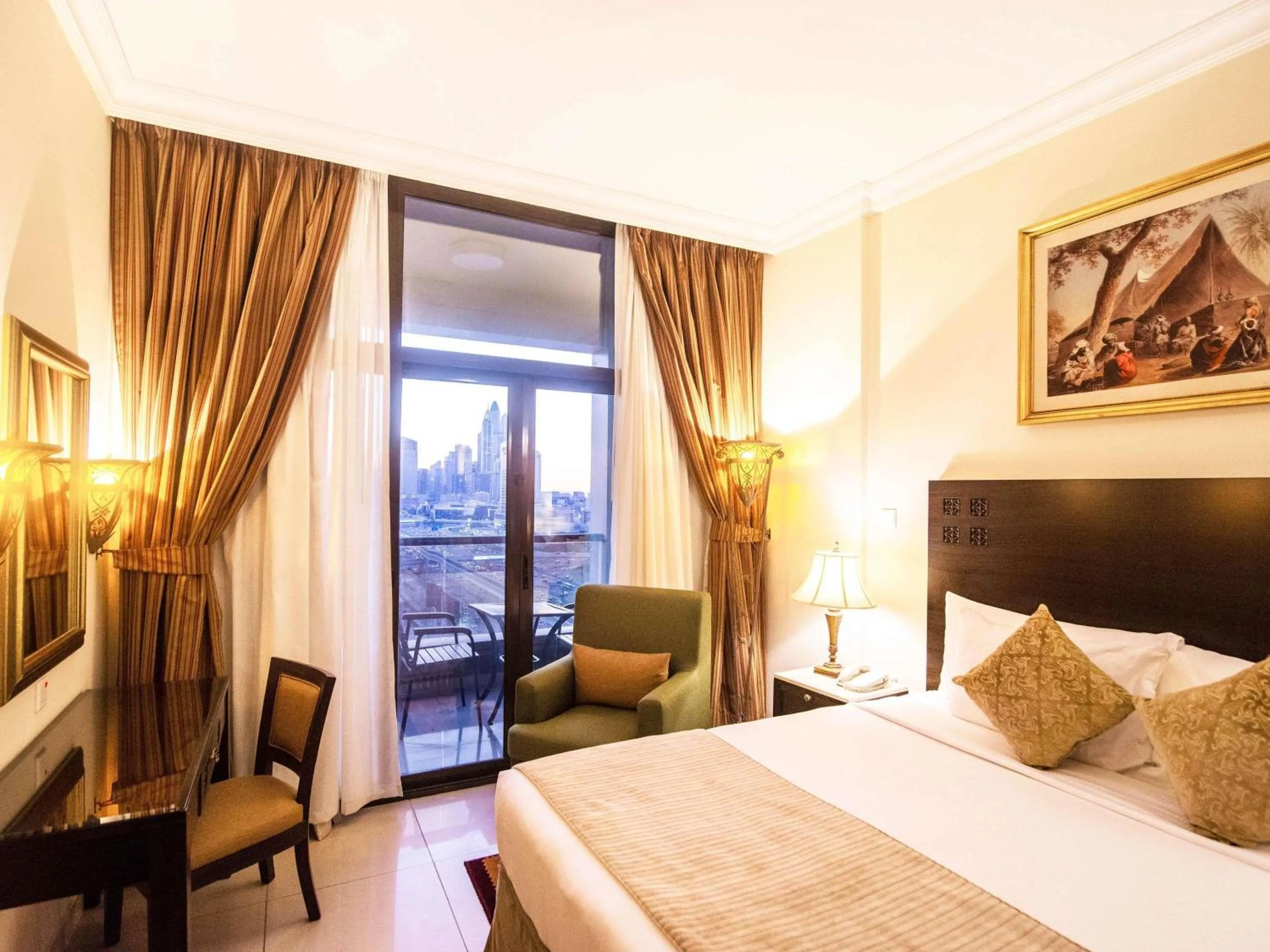 Bedroom, Bed in Mercure Dubai Barsha Heights Hotel Suites And Apartments