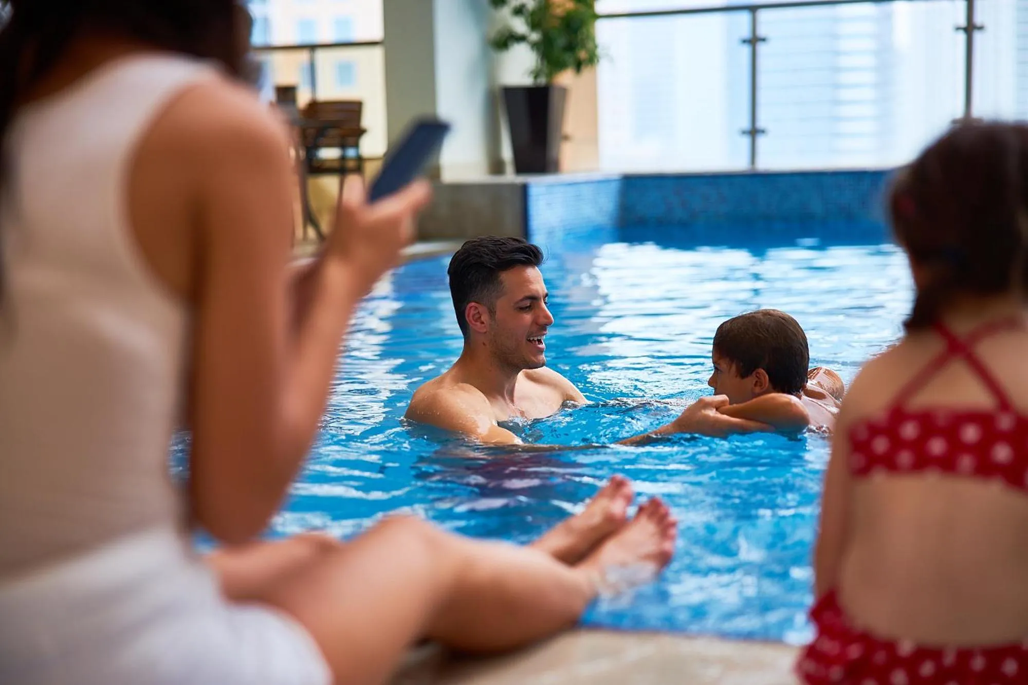 Swimming pool in Mercure Dubai Barsha Heights Hotel Suites And Apartments
