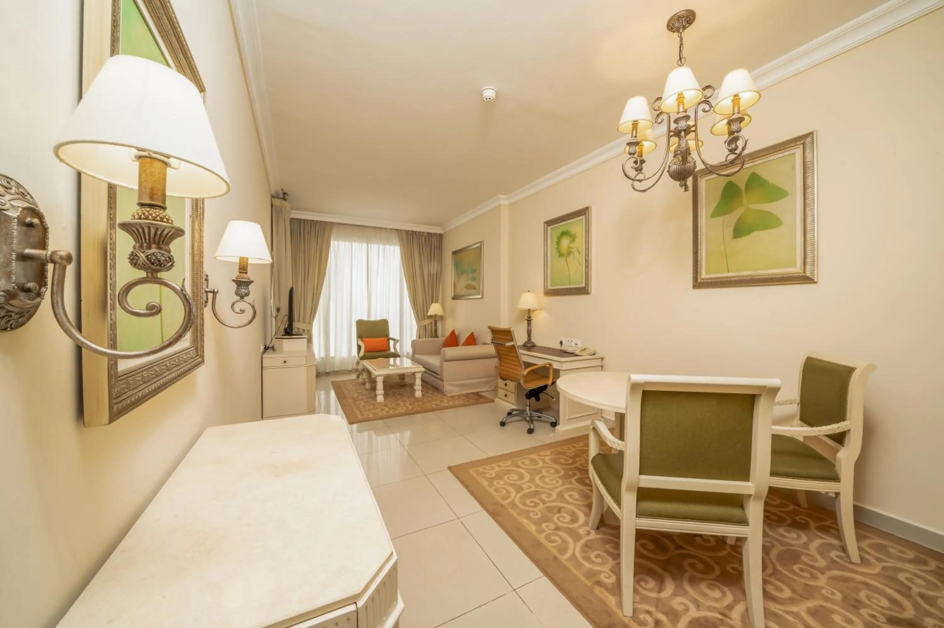 Living room in Mercure Dubai Barsha Heights Hotel Suites And Apartments