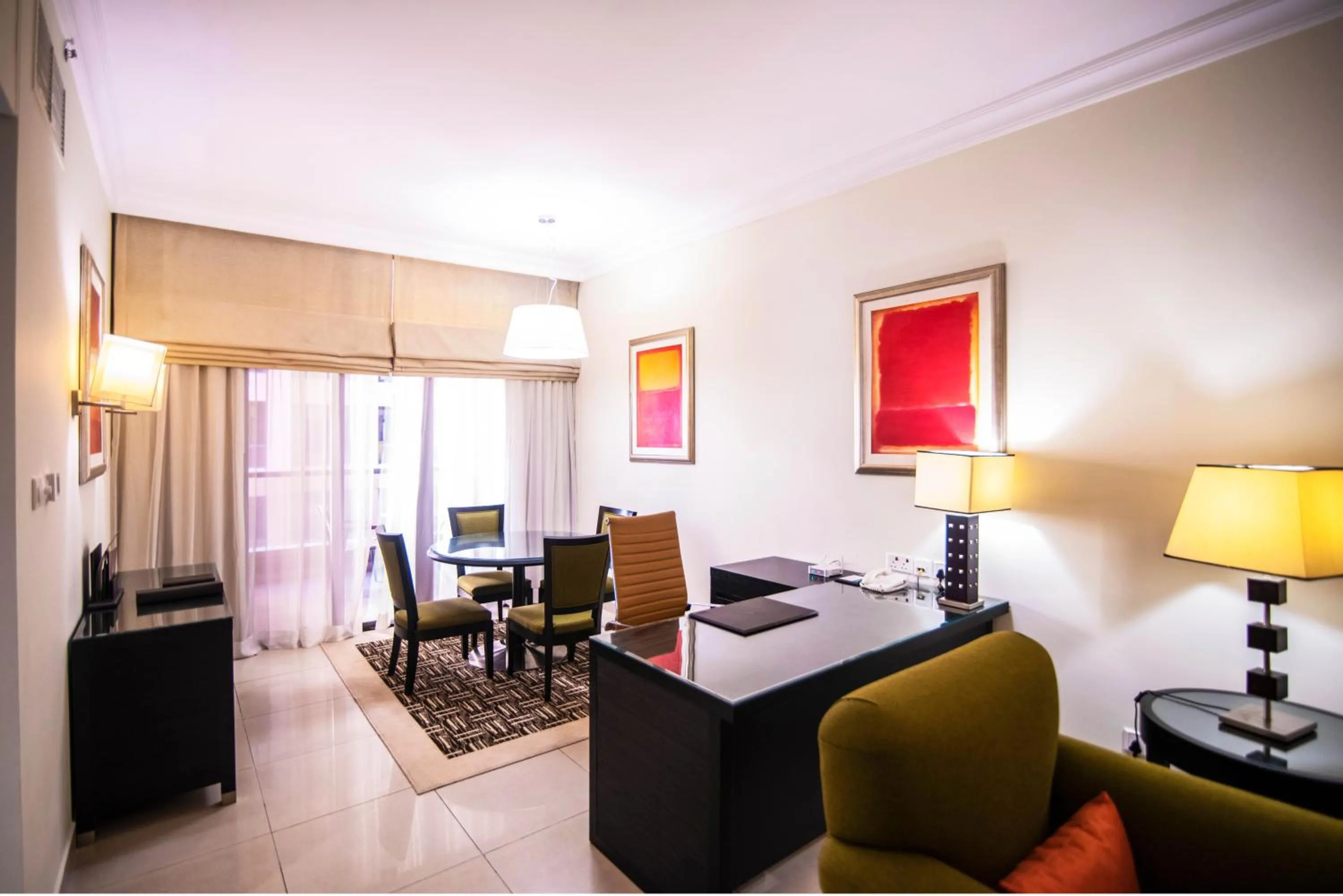 Living room in Mercure Dubai Barsha Heights Hotel Suites And Apartments