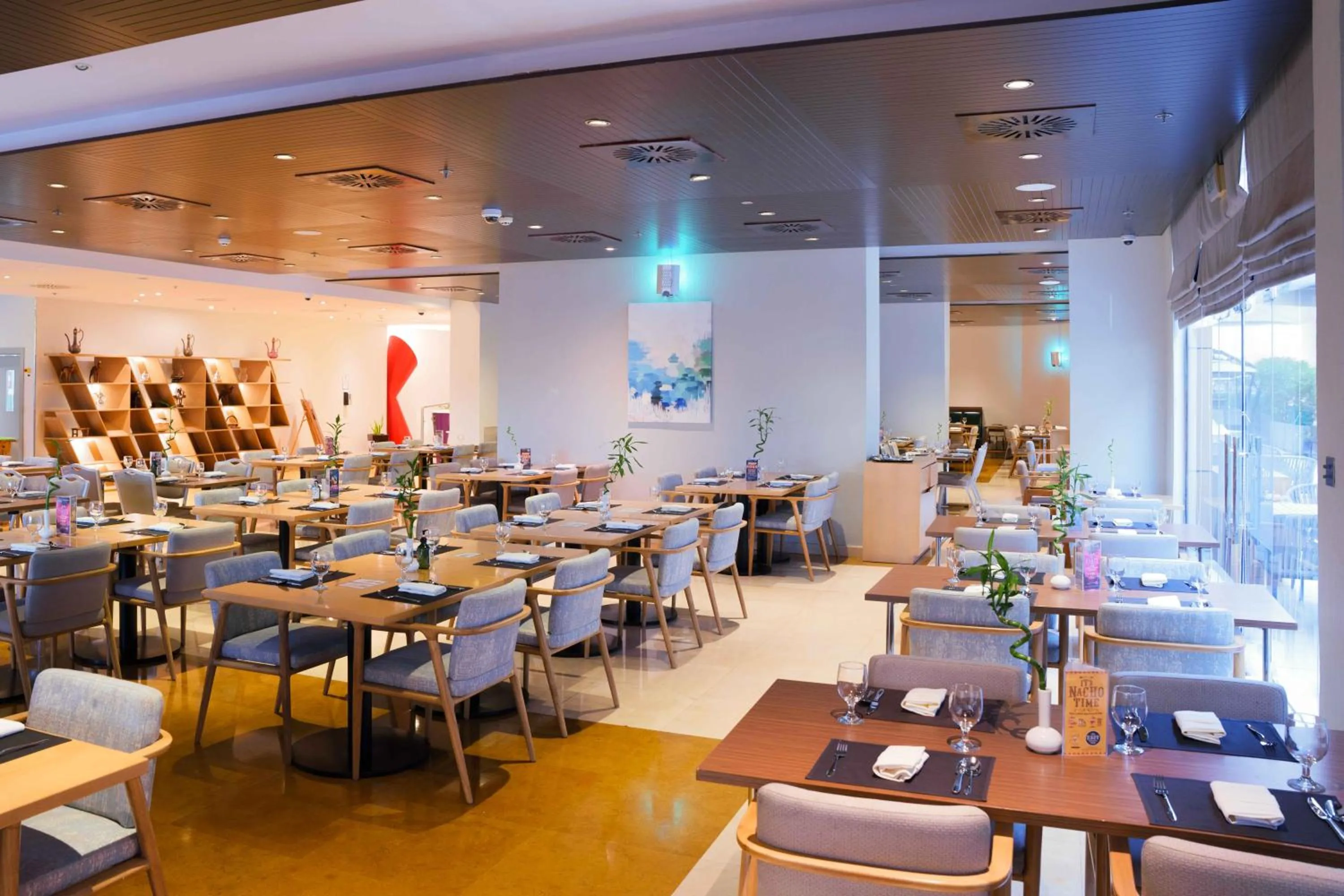 Restaurant/places to eat in Mercure Dubai Barsha Heights Hotel Suites And Apartments