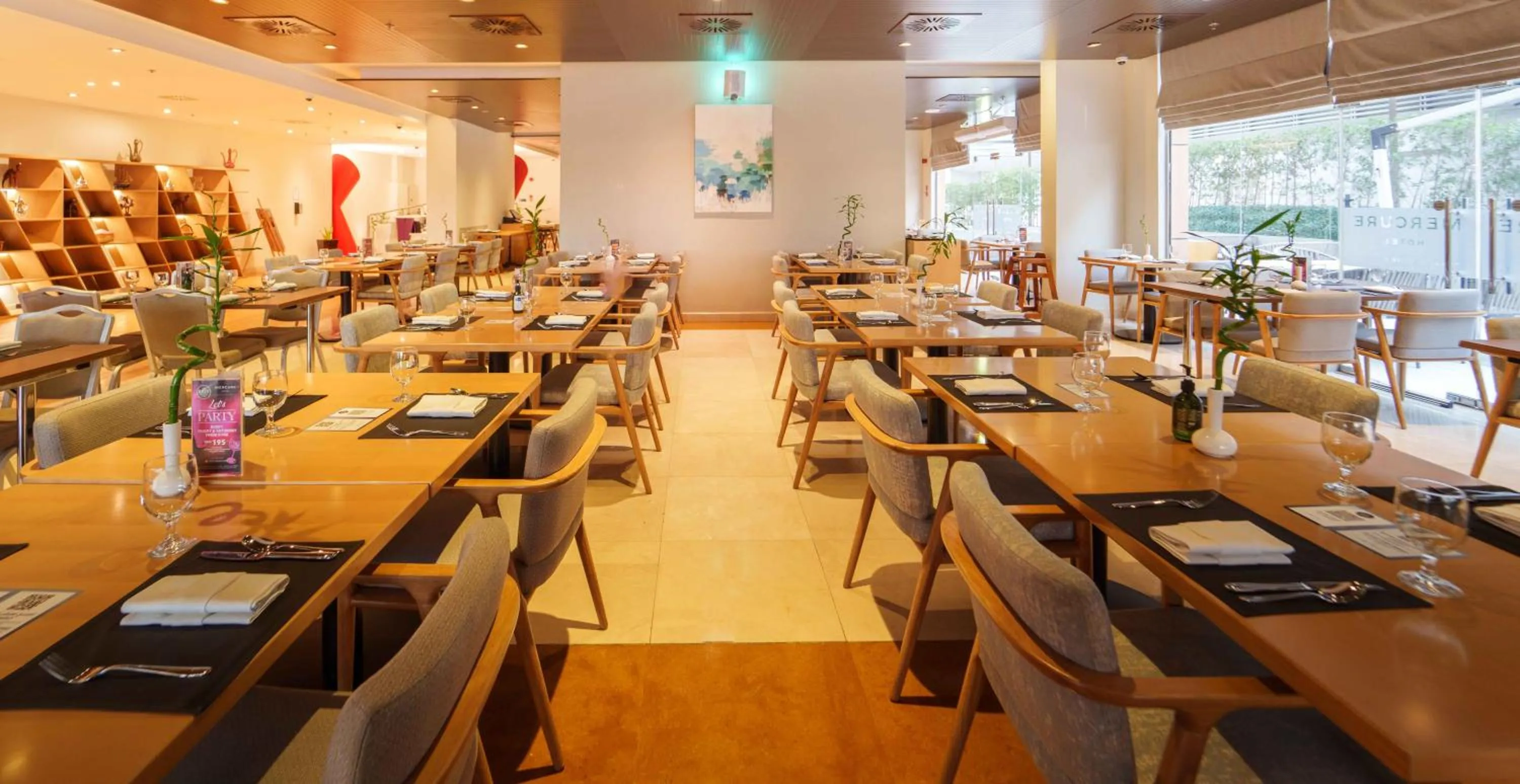 Restaurant/places to eat in Mercure Dubai Barsha Heights Hotel Suites And Apartments