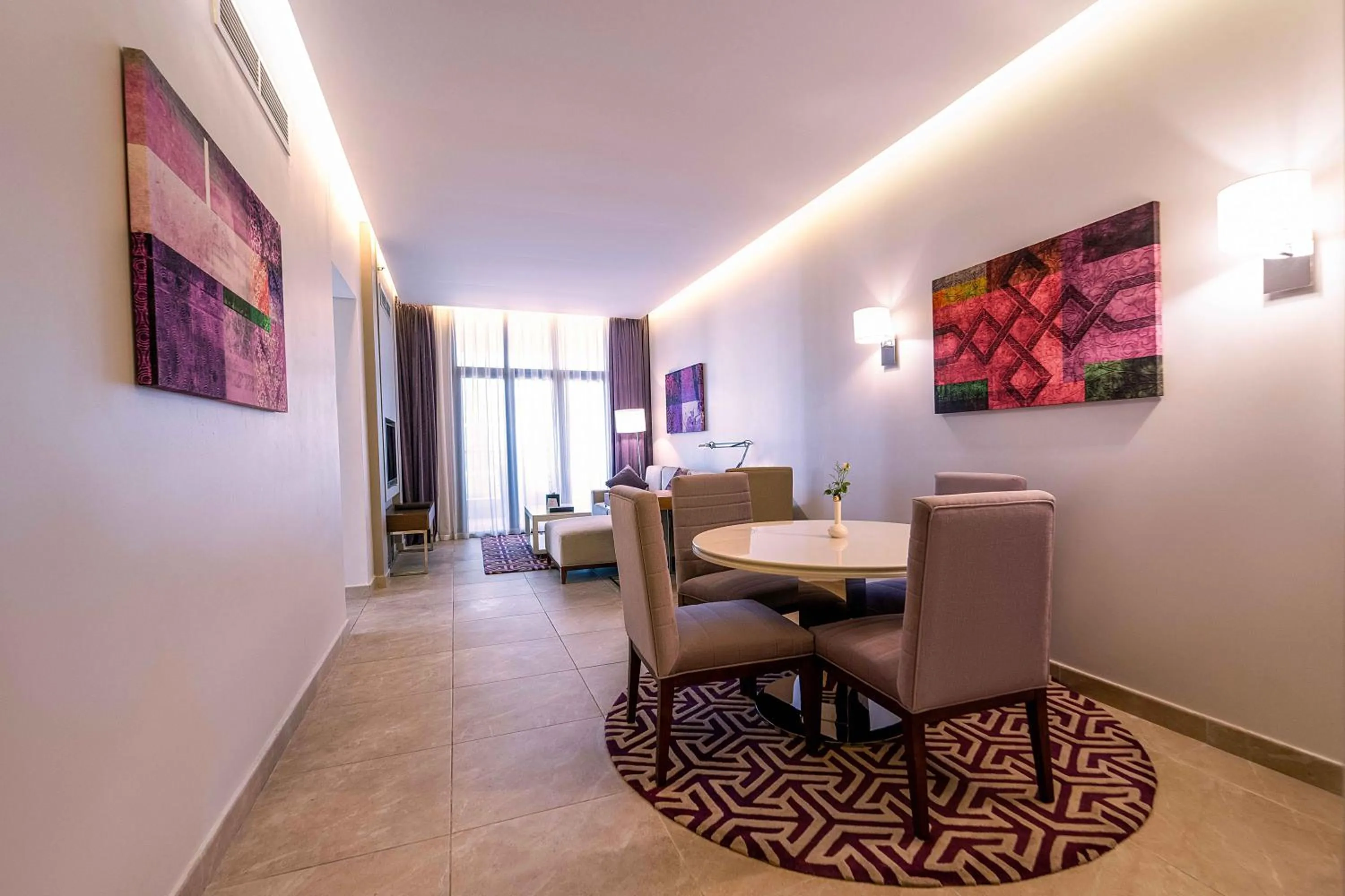 Dining area in Mercure Dubai Barsha Heights Hotel Suites And Apartments