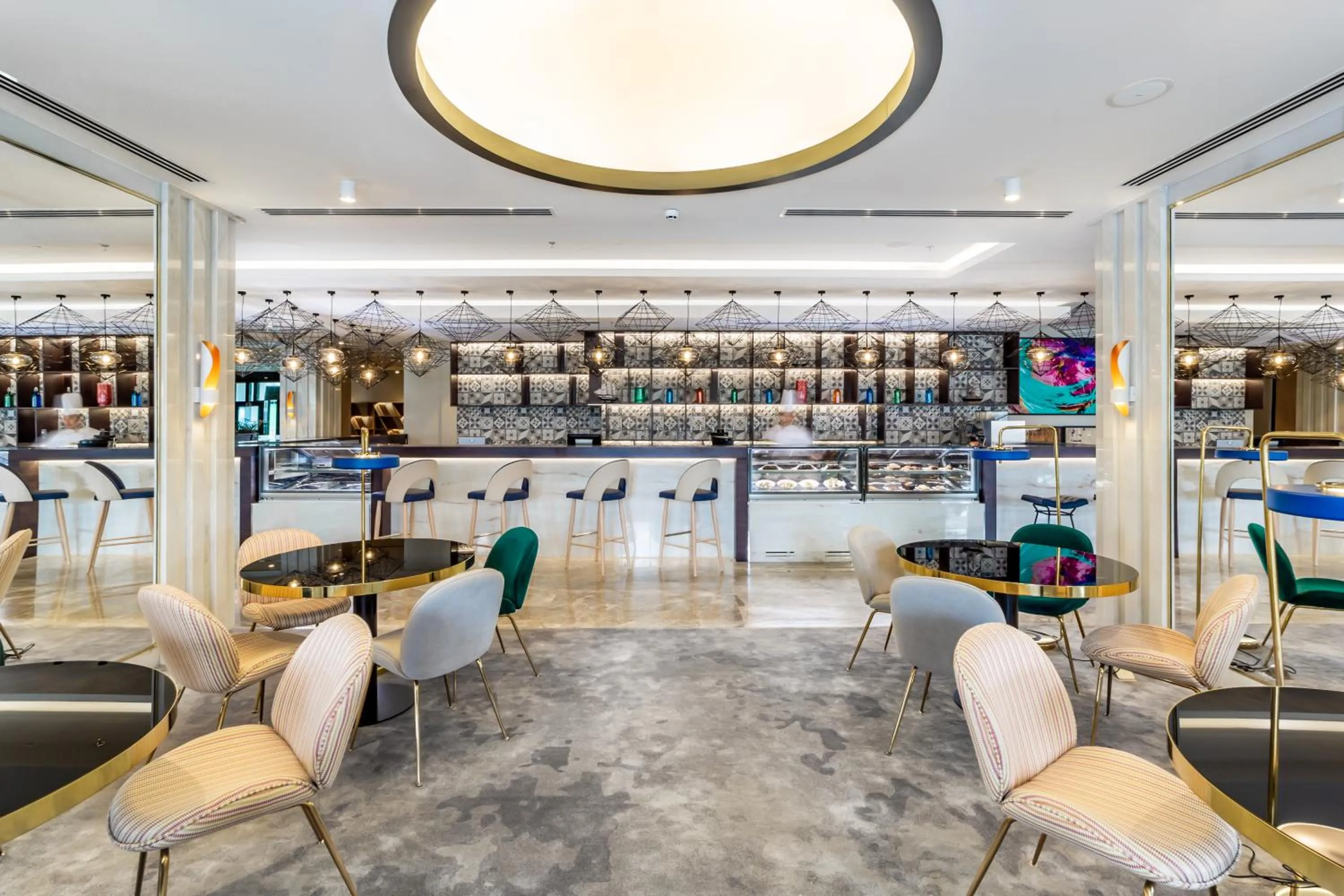 Restaurant/places to eat in Mercure Dubai Barsha Heights Hotel Suites And Apartments