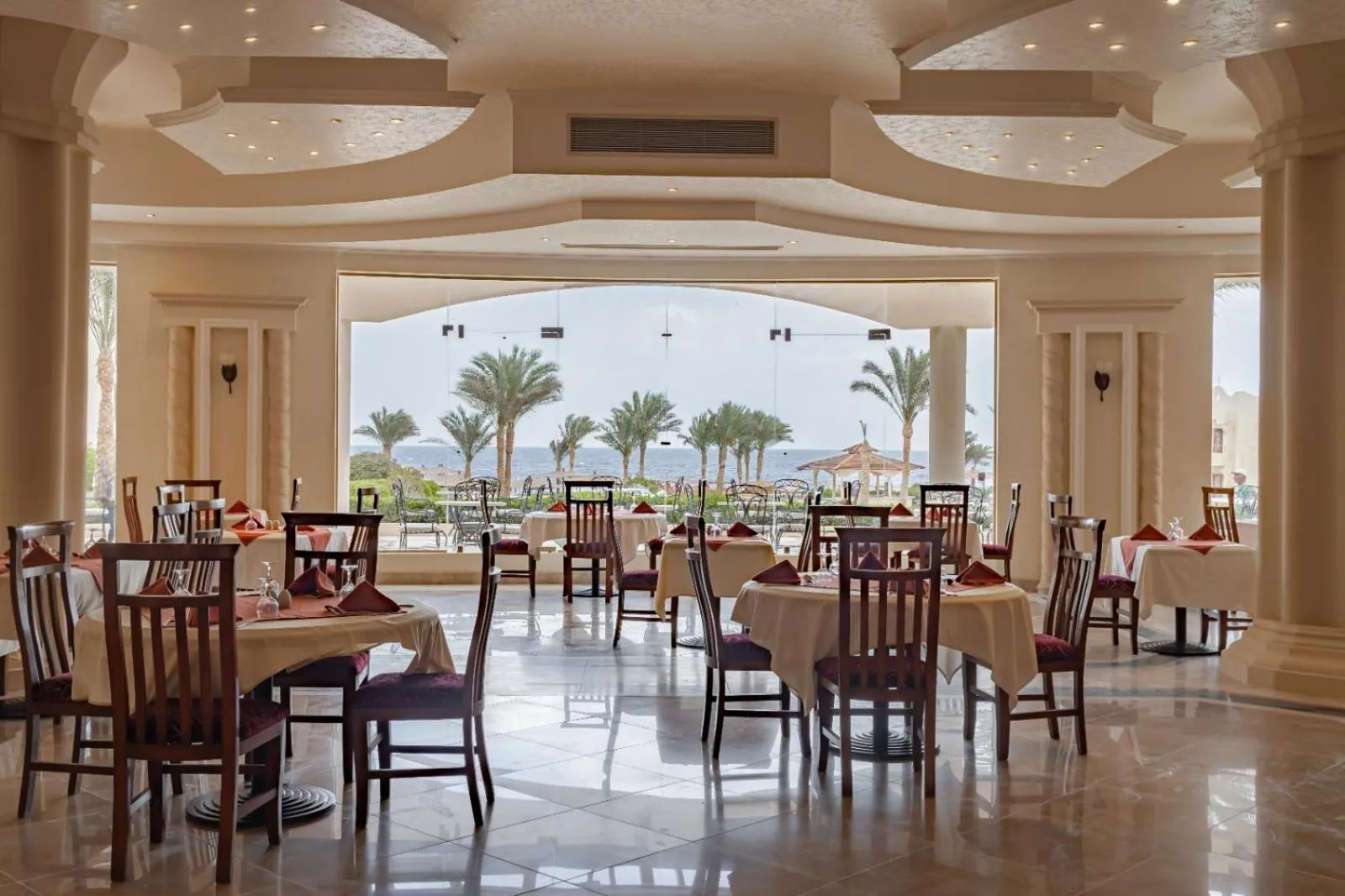 Restaurant/places to eat in Coral Hills Resort & SPA