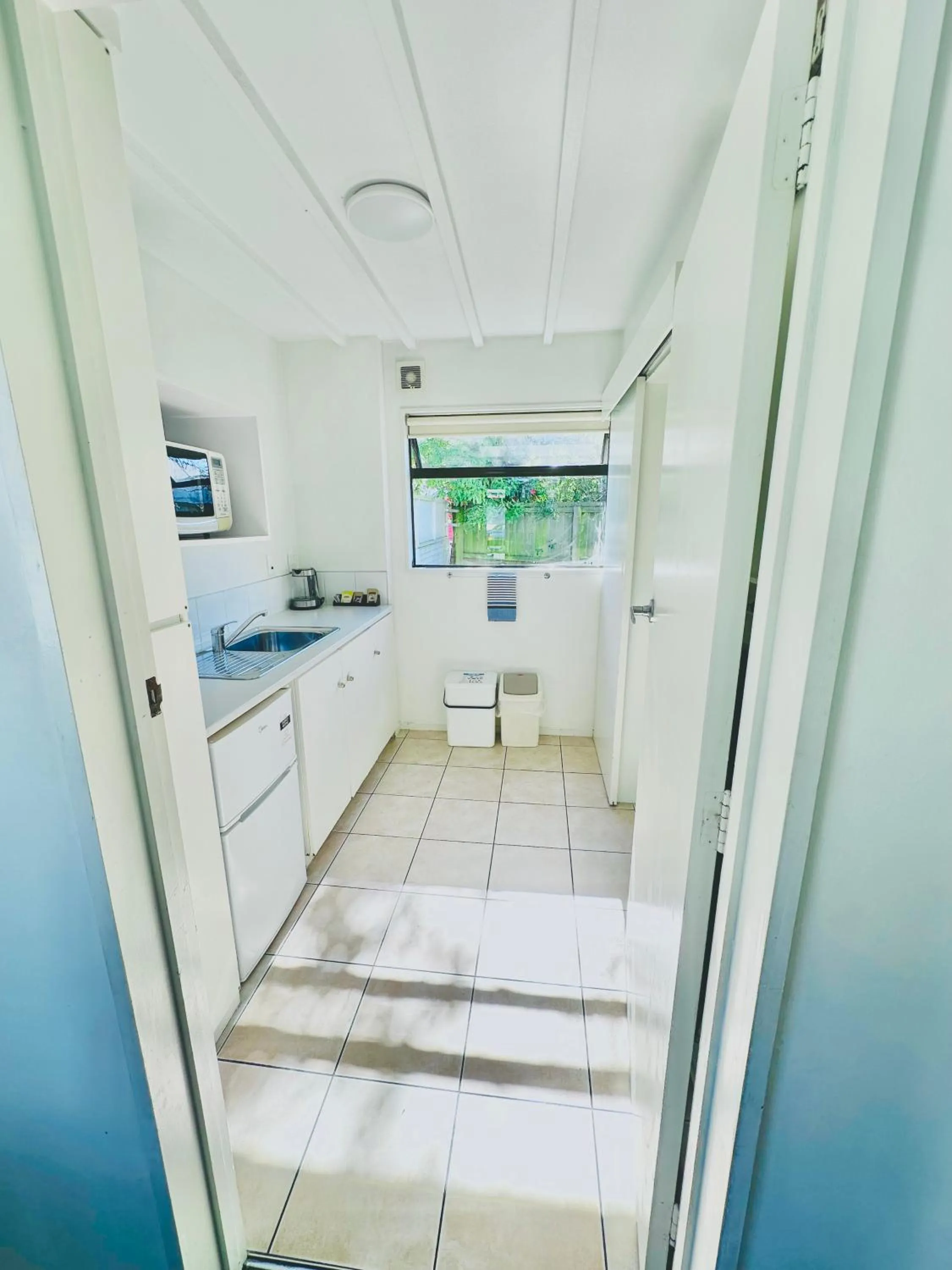 Kitchen or kitchenette in Gothic Heights Motel