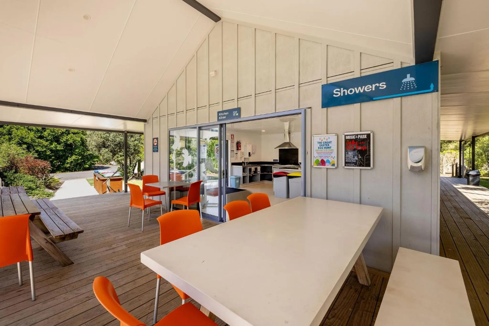 Dining area in Hot Water Beach TOP 10 Holiday Park