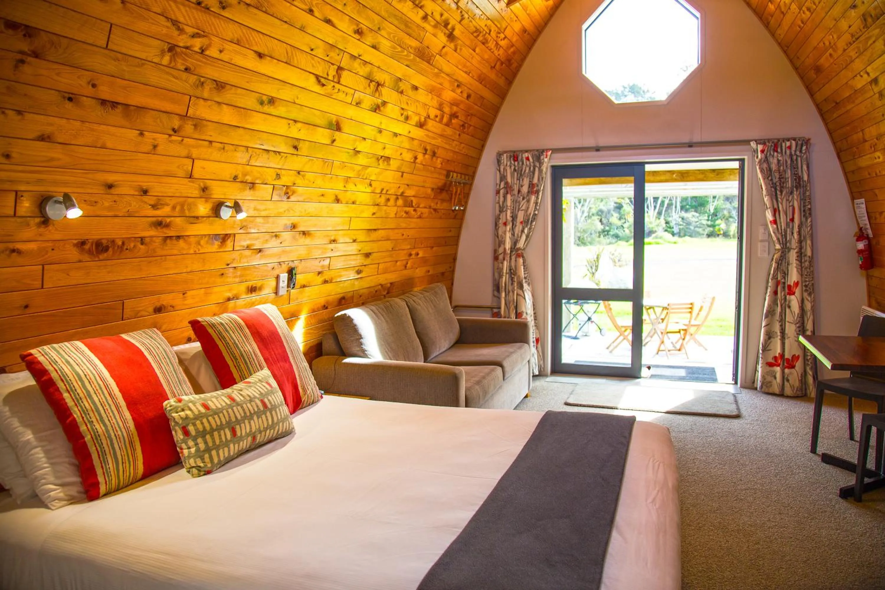 Shower, Bed in Hot Water Beach TOP 10 Holiday Park