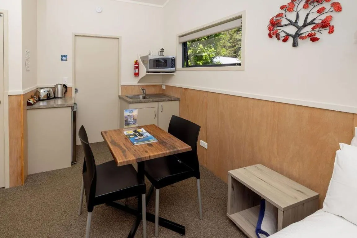 Kitchen or kitchenette in Hot Water Beach TOP 10 Holiday Park