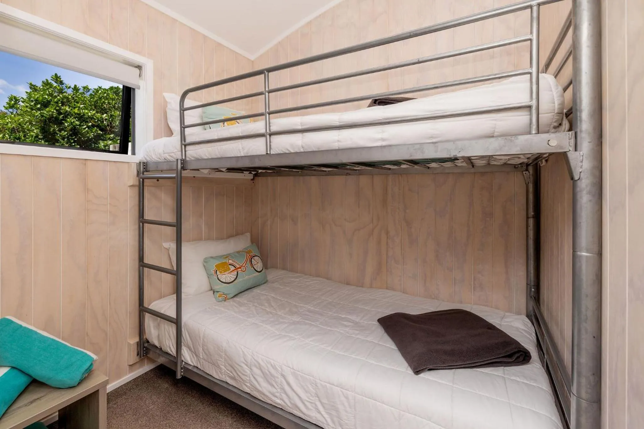 Bedroom, Bed in Hot Water Beach TOP 10 Holiday Park