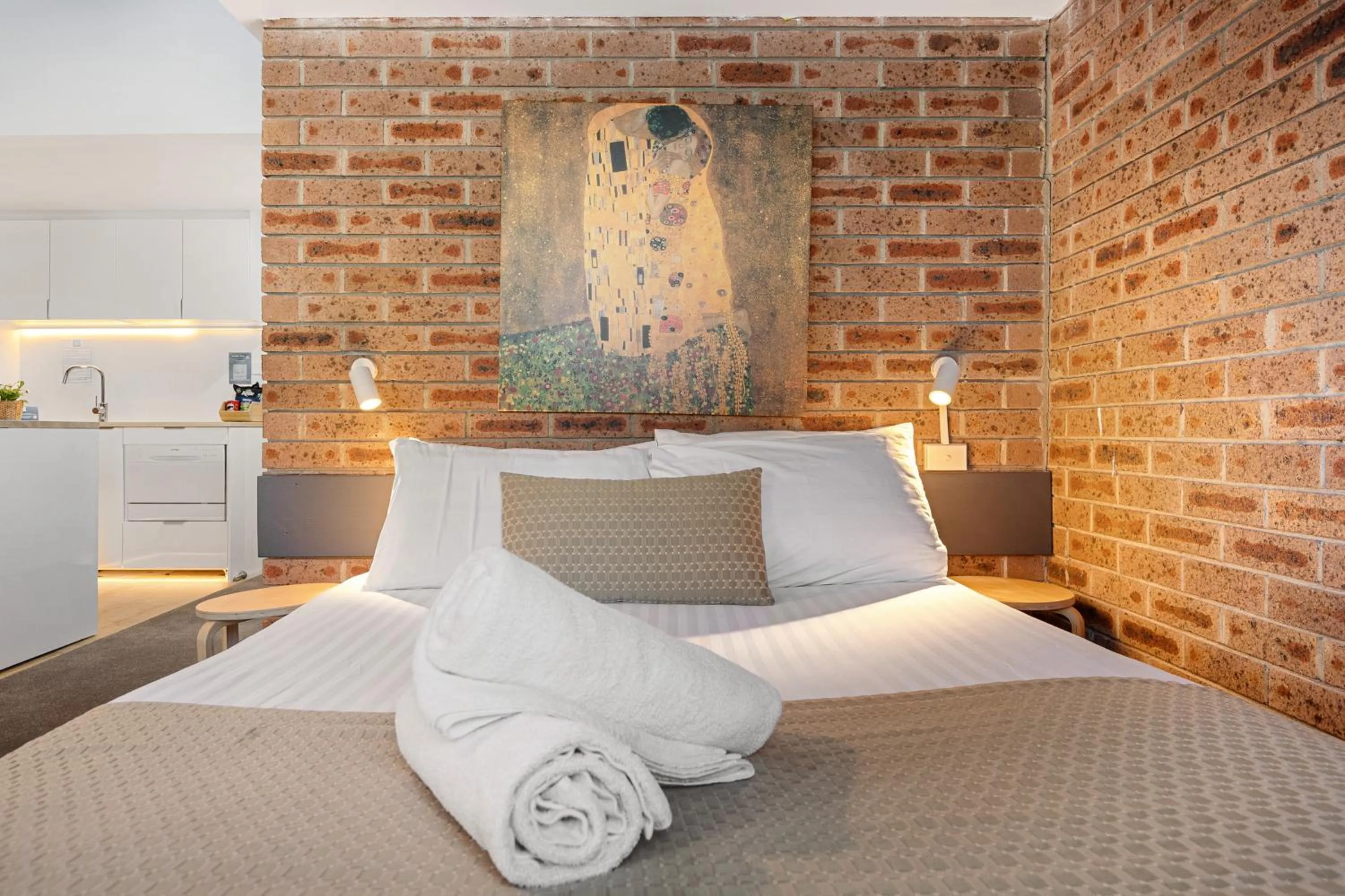 Bedroom, Bed in Alpine Gables