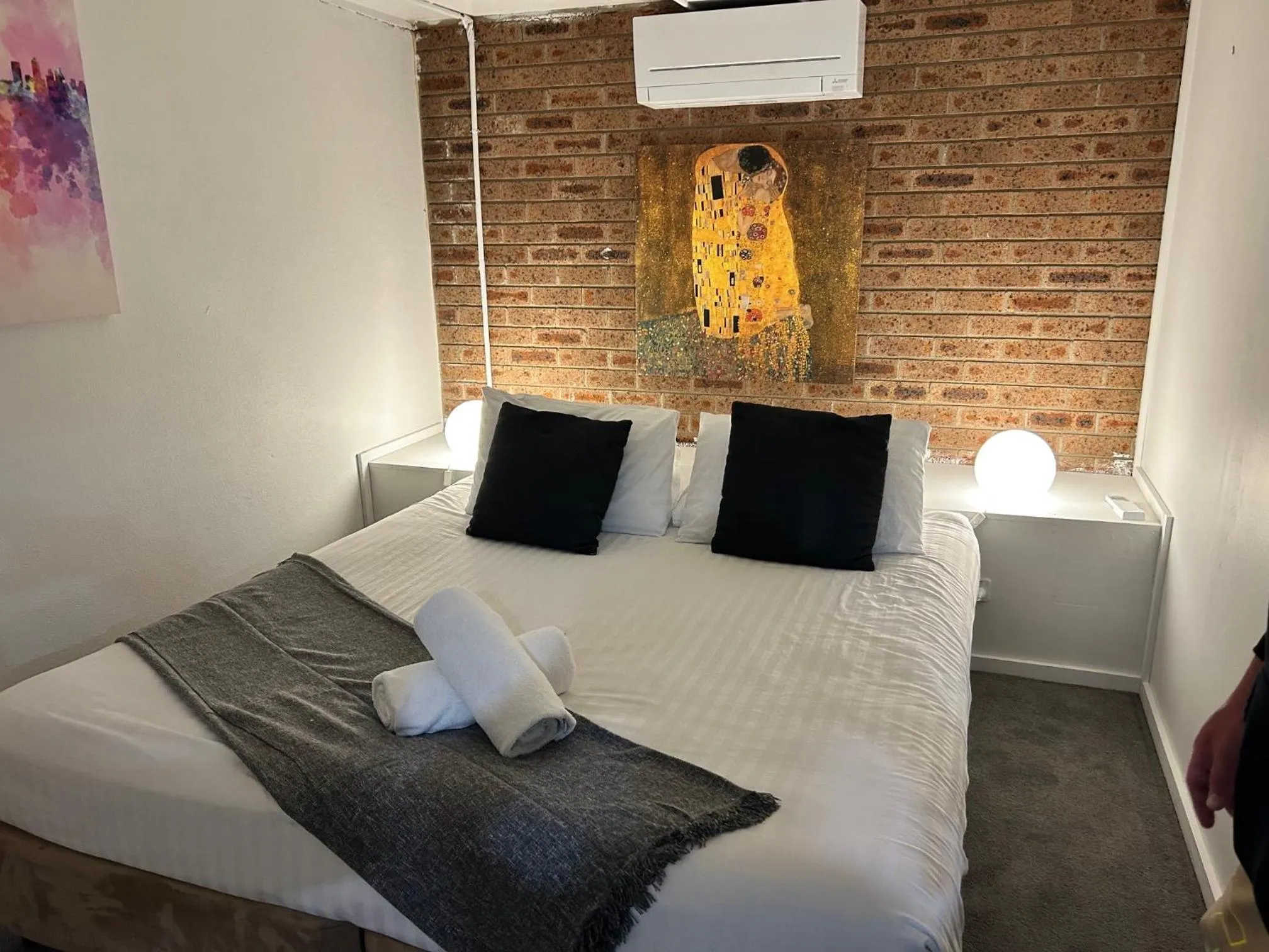 Bedroom, Bed in Alpine Gables