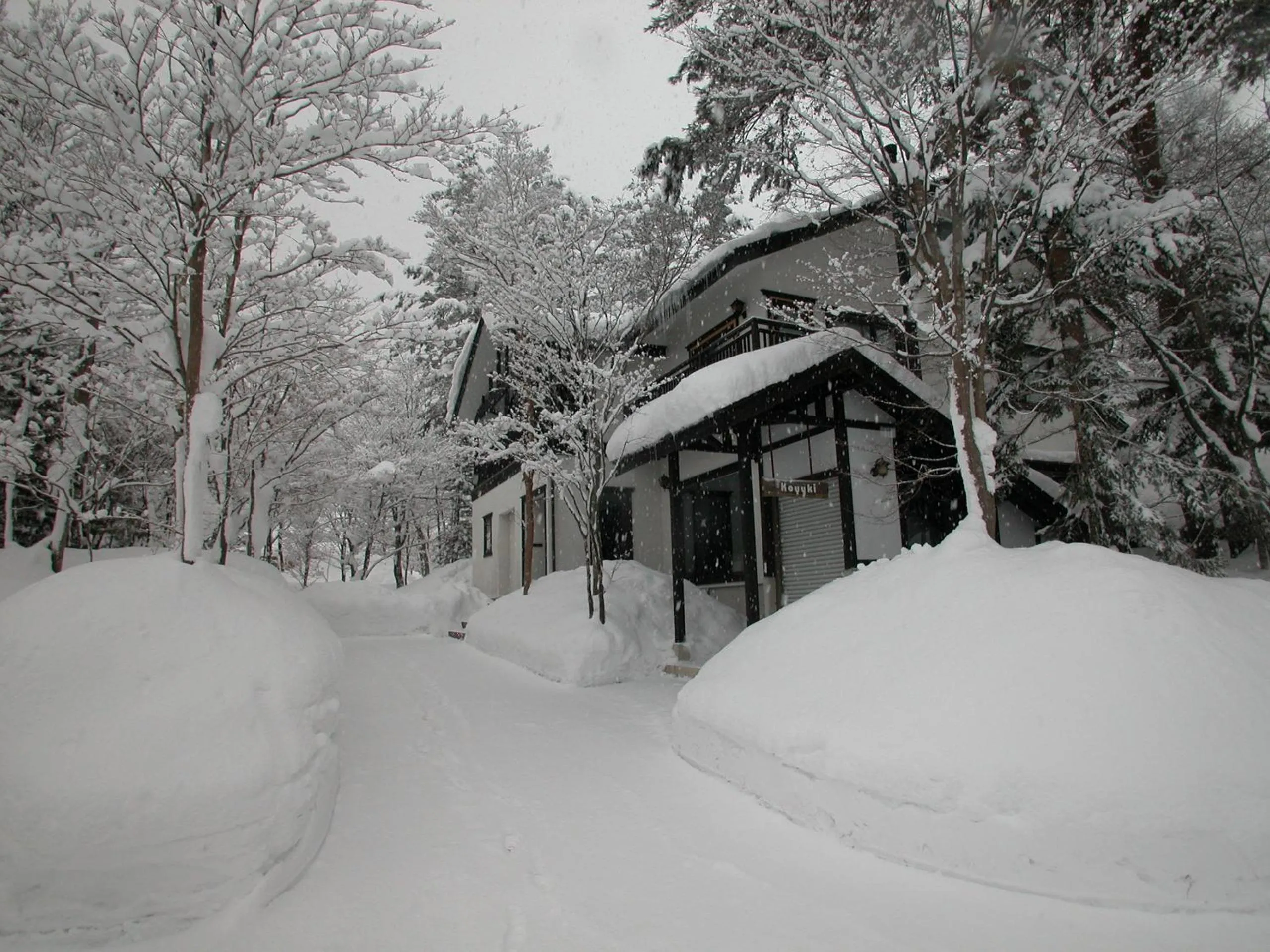 Facade/entrance in B&B Koyuki Hakuba