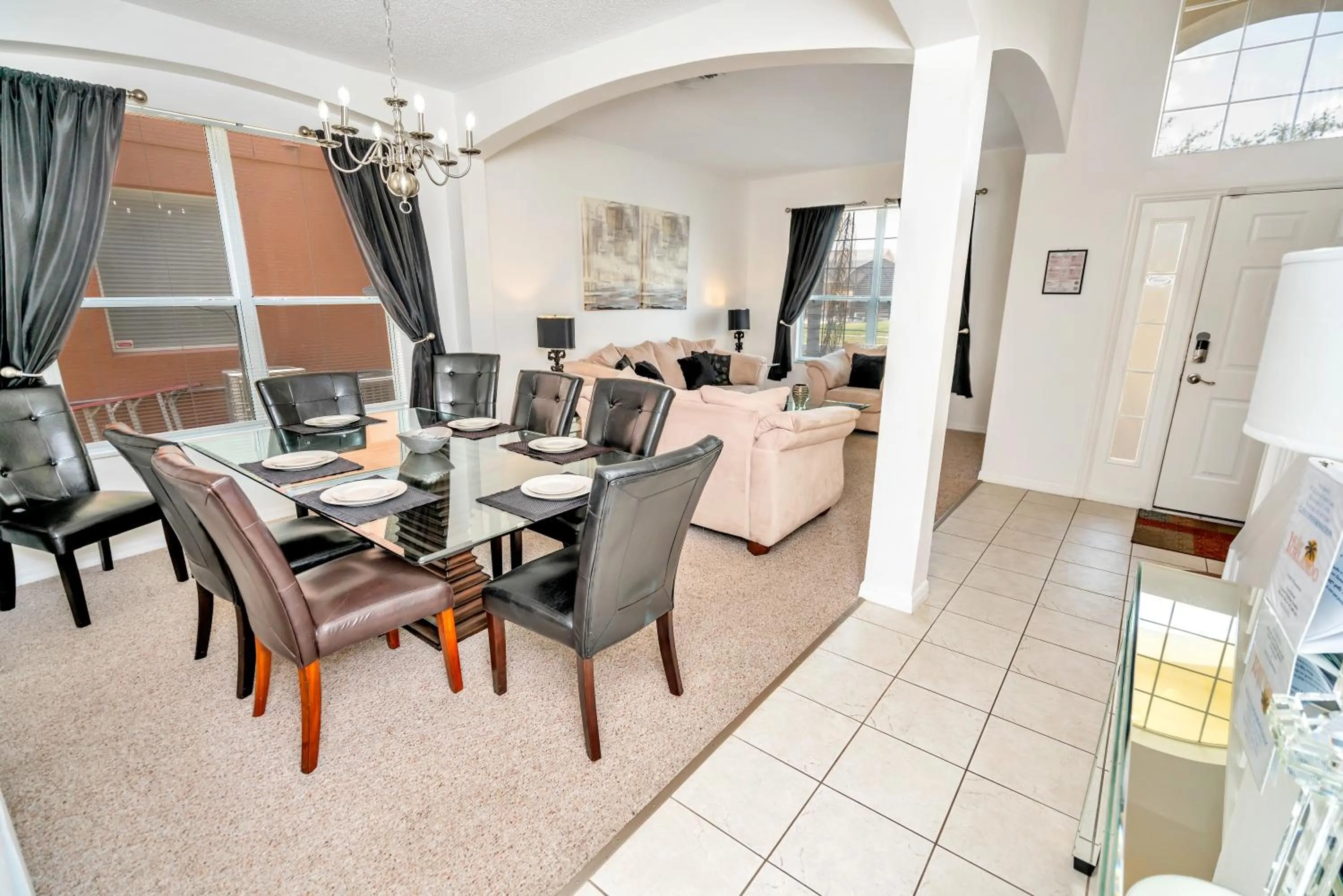 Dining area in Disney Dream with Hot Tub, Pool, Xbox, Games Room, Lakeview, 10 min to Disney, Clubhouse