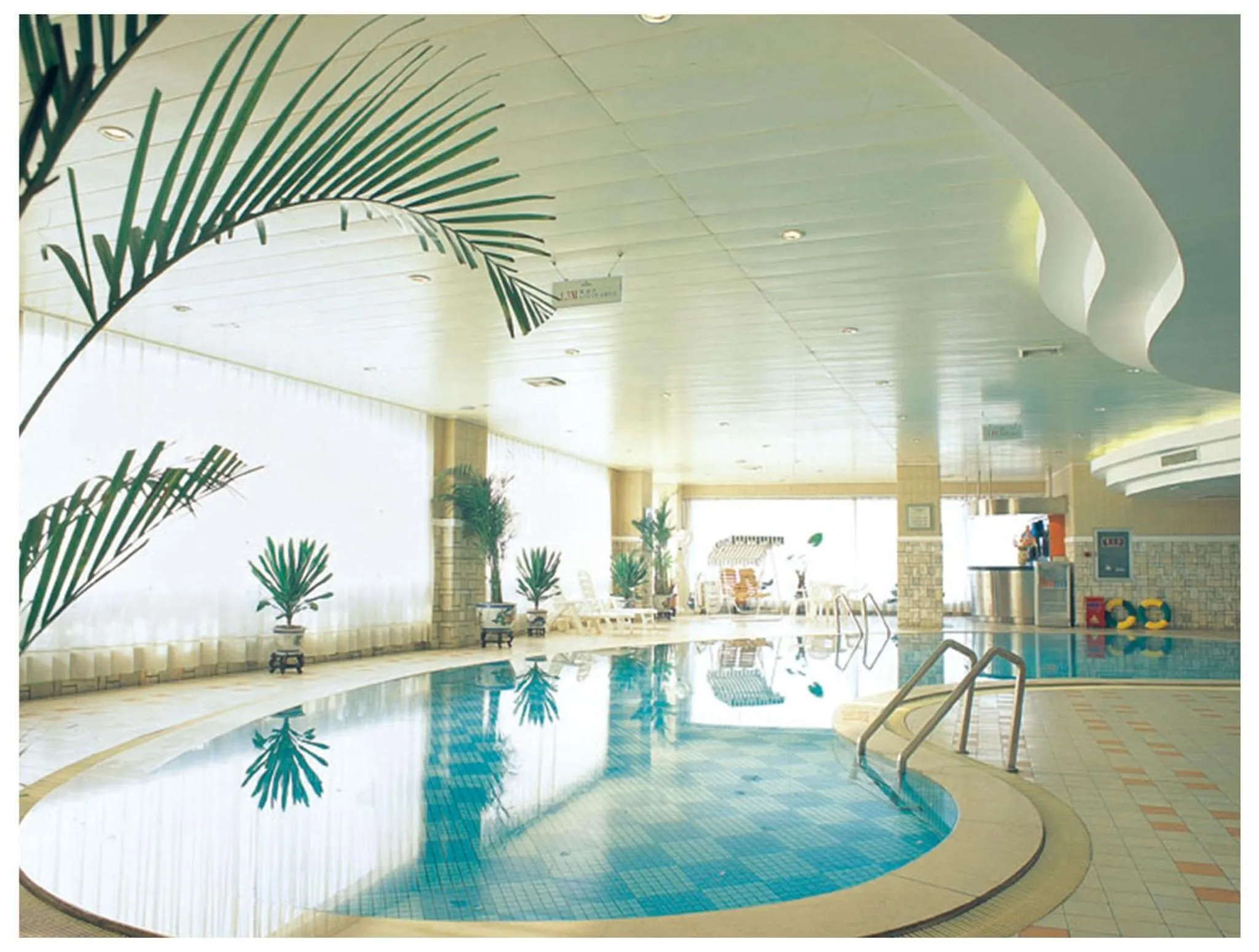 Swimming pool in Zhengzhou Jianguo Hotel
