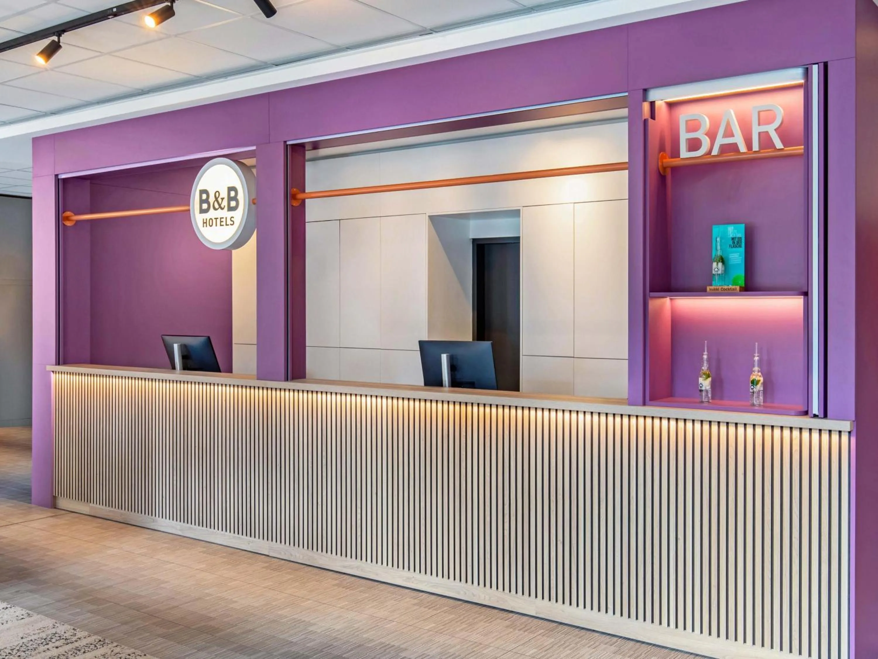 Lobby or reception in B&B Hotel Hamburg-Airport