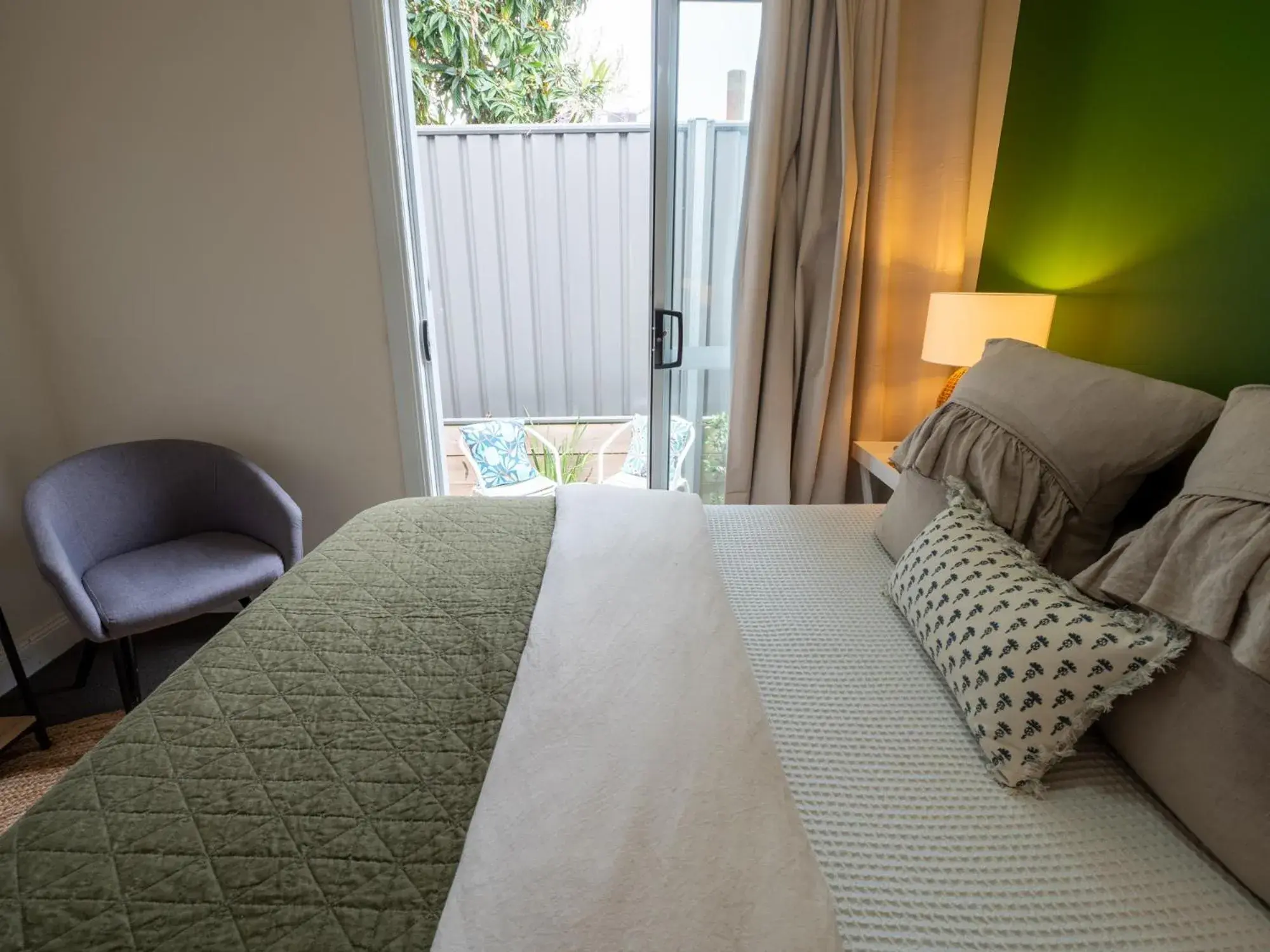 Standard Queen Room in Bendigo Backpackers Standard Queen Room in Bendigo Backpackers