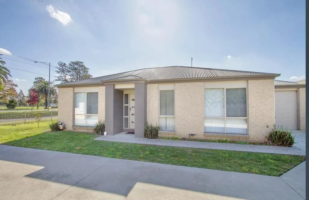Facade/entrance in Motel24Seven and Apartments