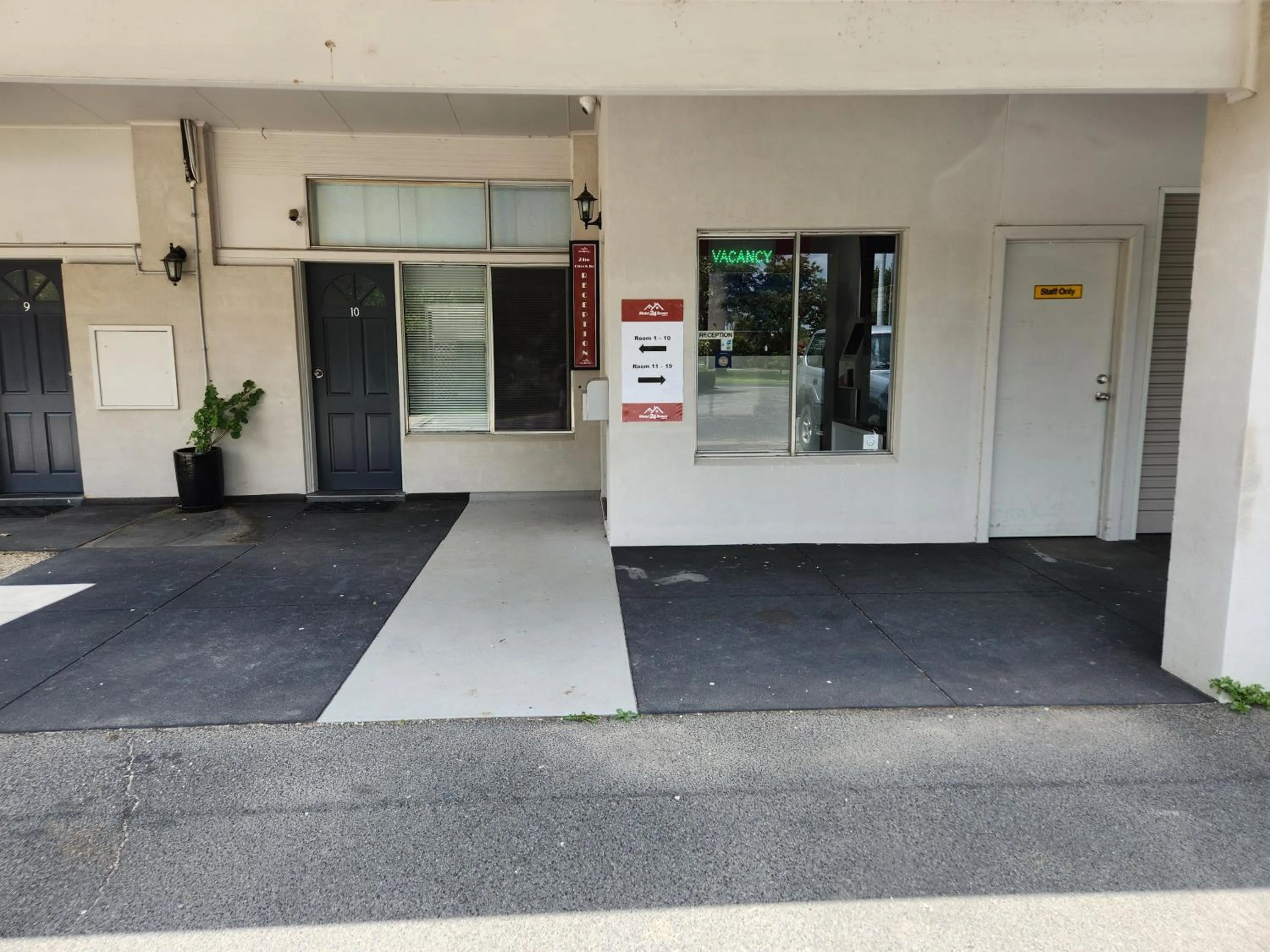 Motel24Seven and Apartments