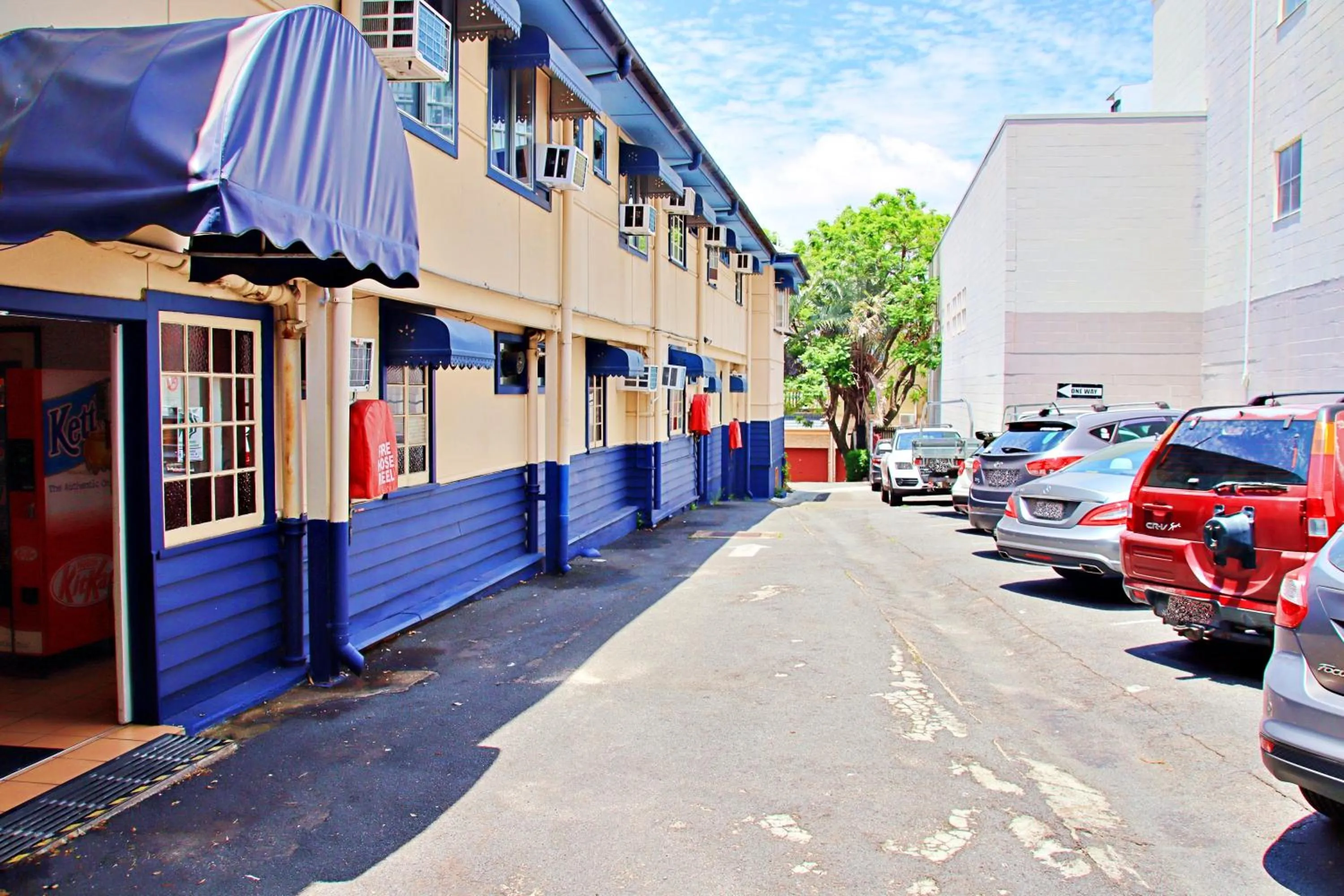 Property building in Brisbane Manor